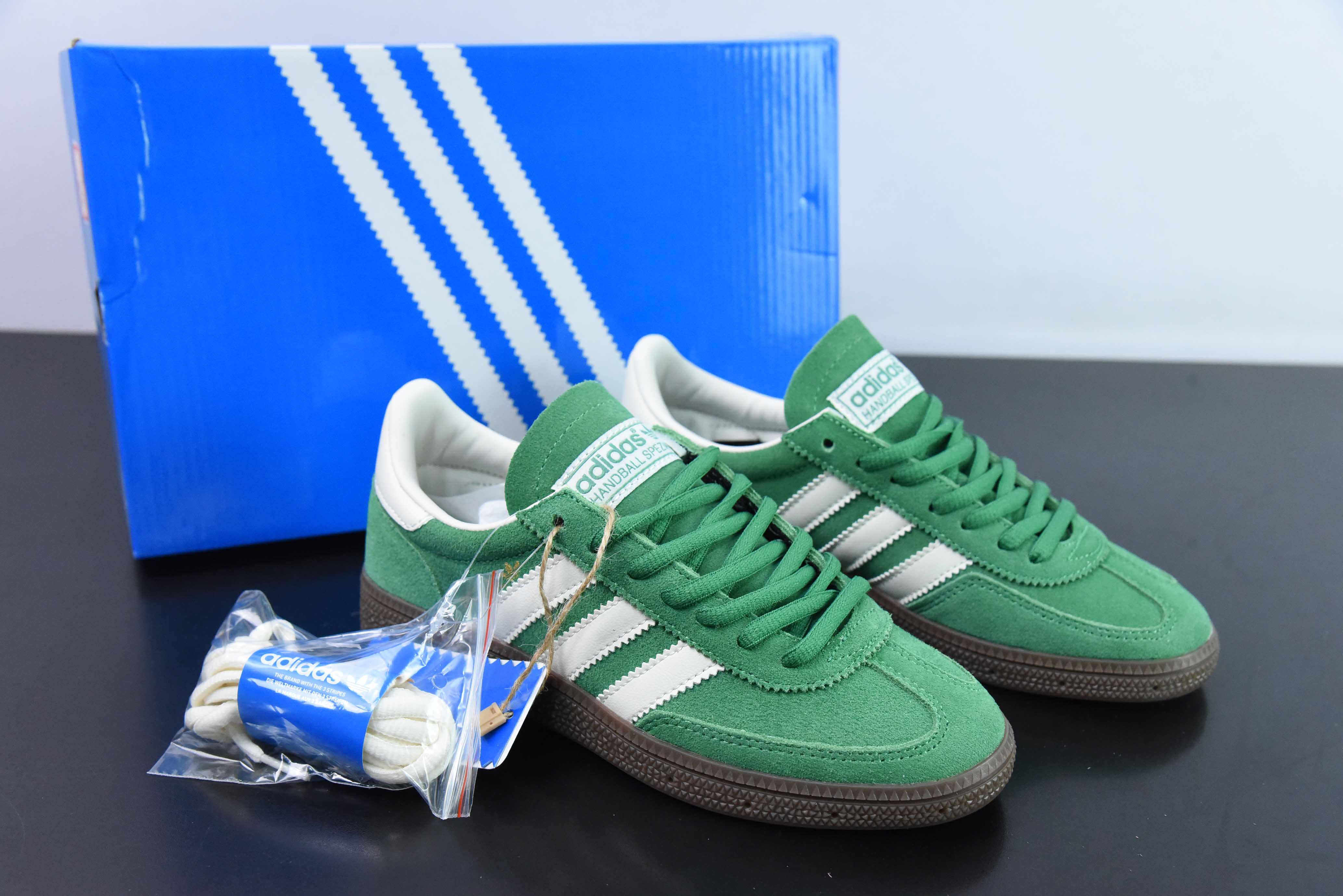 아디다스 핸드볼 스페시알 아디다스 클래식 빈티지 캐주얼 신발 품목 번호: IG6192 사이즈: 36-45