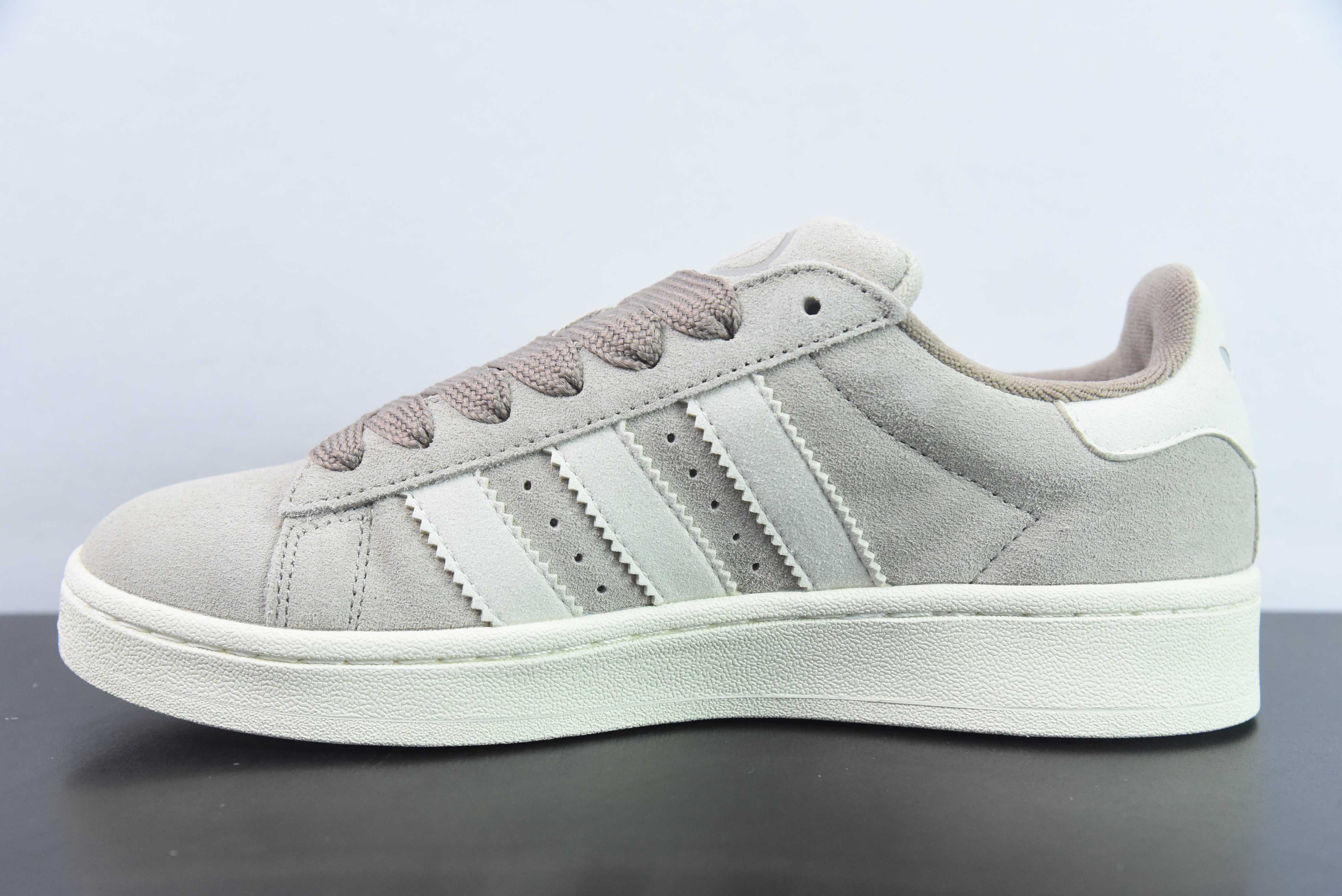 아디다스 오리지널스 캠퍼스 00년대 대학 시리즈 브레드 스타일 레트로 캐주얼 스니커즈 아이템: IG5995 사이즈: 36-45