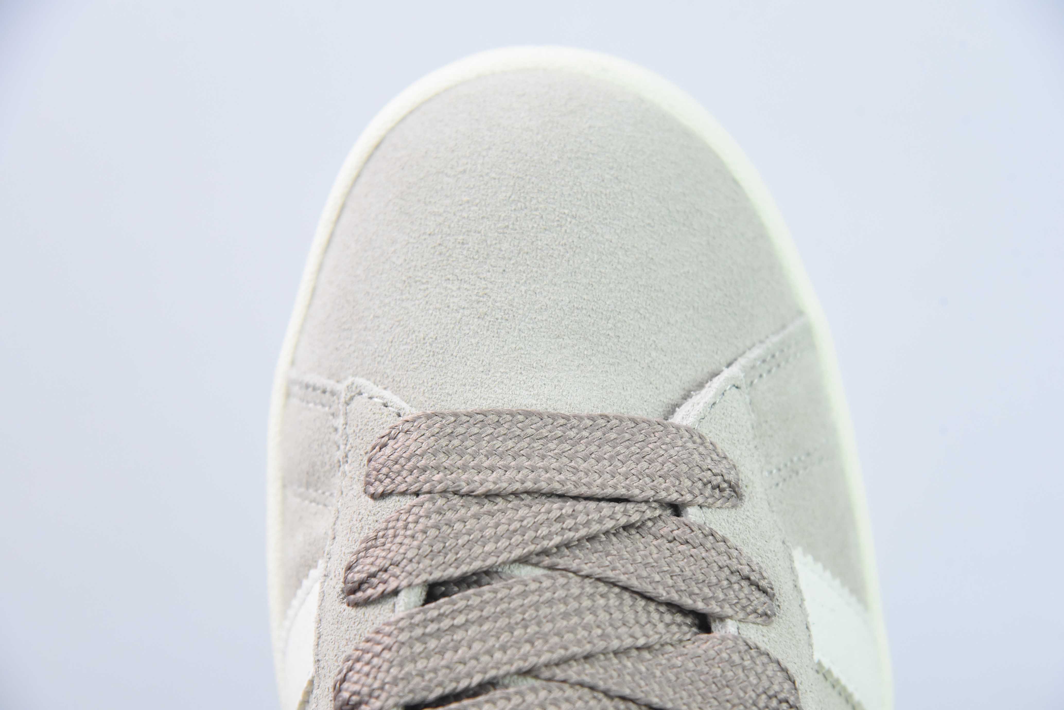 아디다스 오리지널스 캠퍼스 00년대 대학 시리즈 브레드 스타일 레트로 캐주얼 스니커즈 아이템: IG5995 사이즈: 36-45