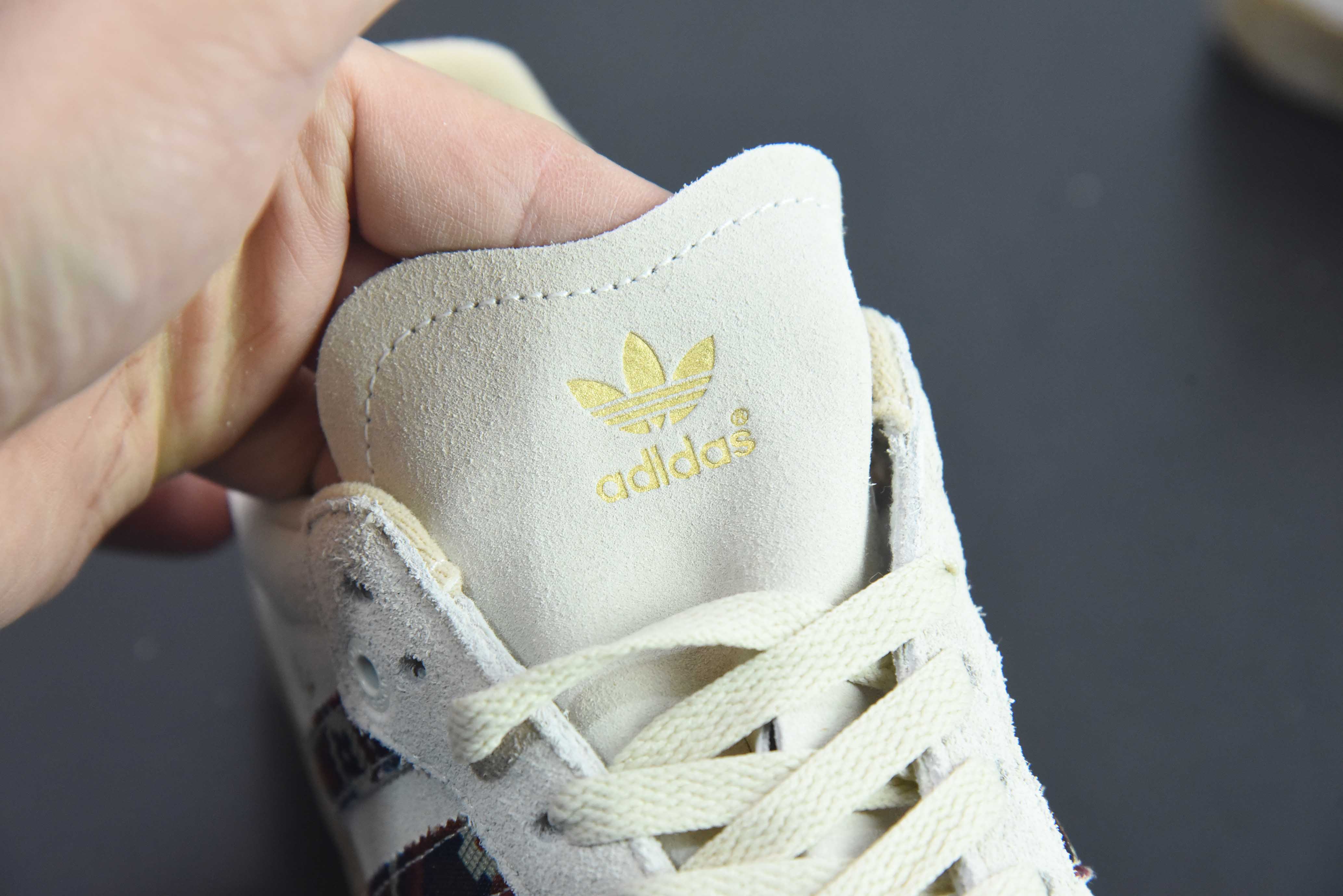 영국 유명 트렌드 이커머스 유명샵 END. x 아디다스 오리지널스 삼바 OG 공동 브랜드 과거 클로버 삼바 레트로 플레이트 슈즈 ID0167 사이즈: 36-45