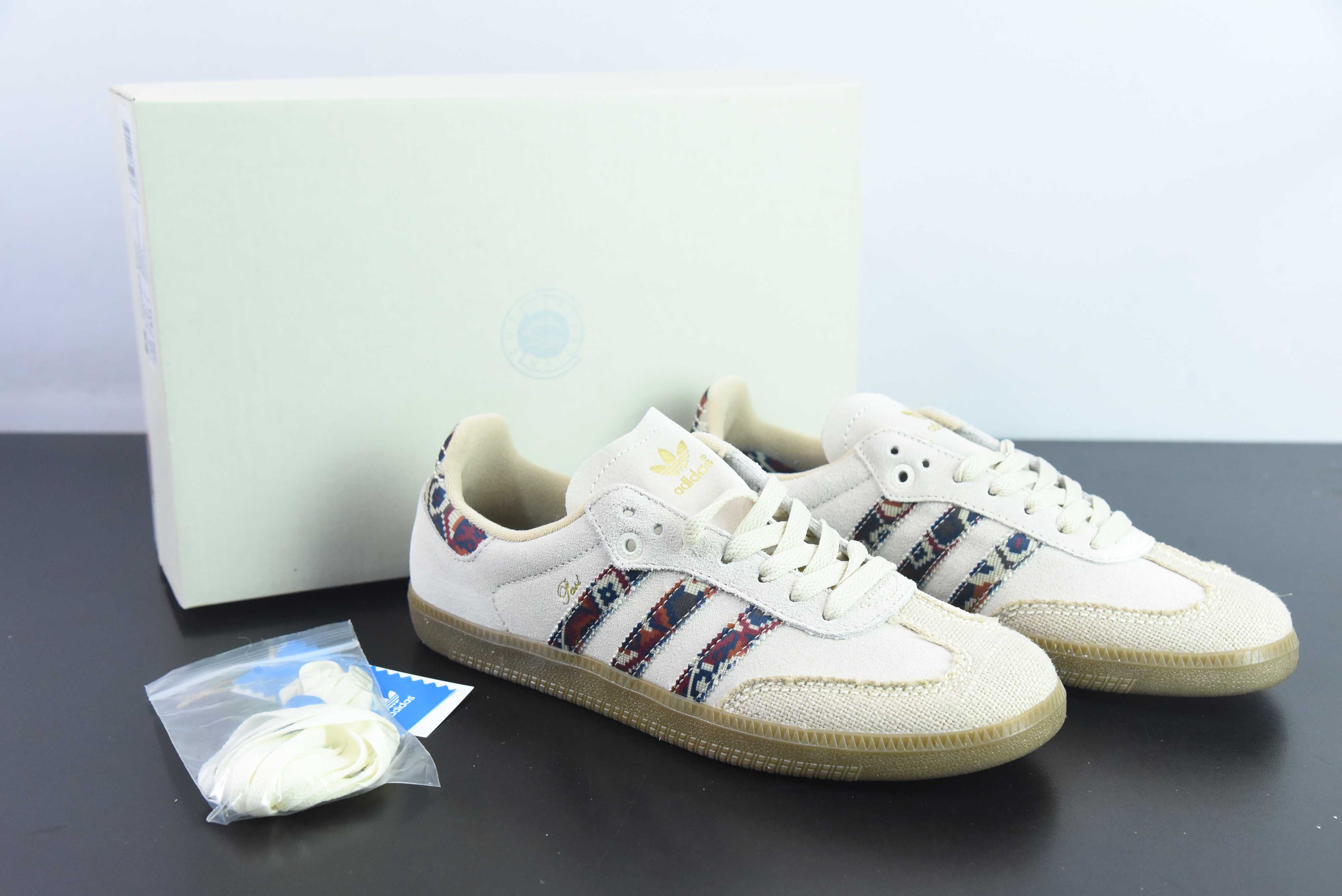 영국 유명 트렌드 이커머스 유명샵 END. x 아디다스 오리지널스 삼바 OG 공동 브랜드 과거 클로버 삼바 레트로 플레이트 슈즈 ID0167 사이즈: 36-45