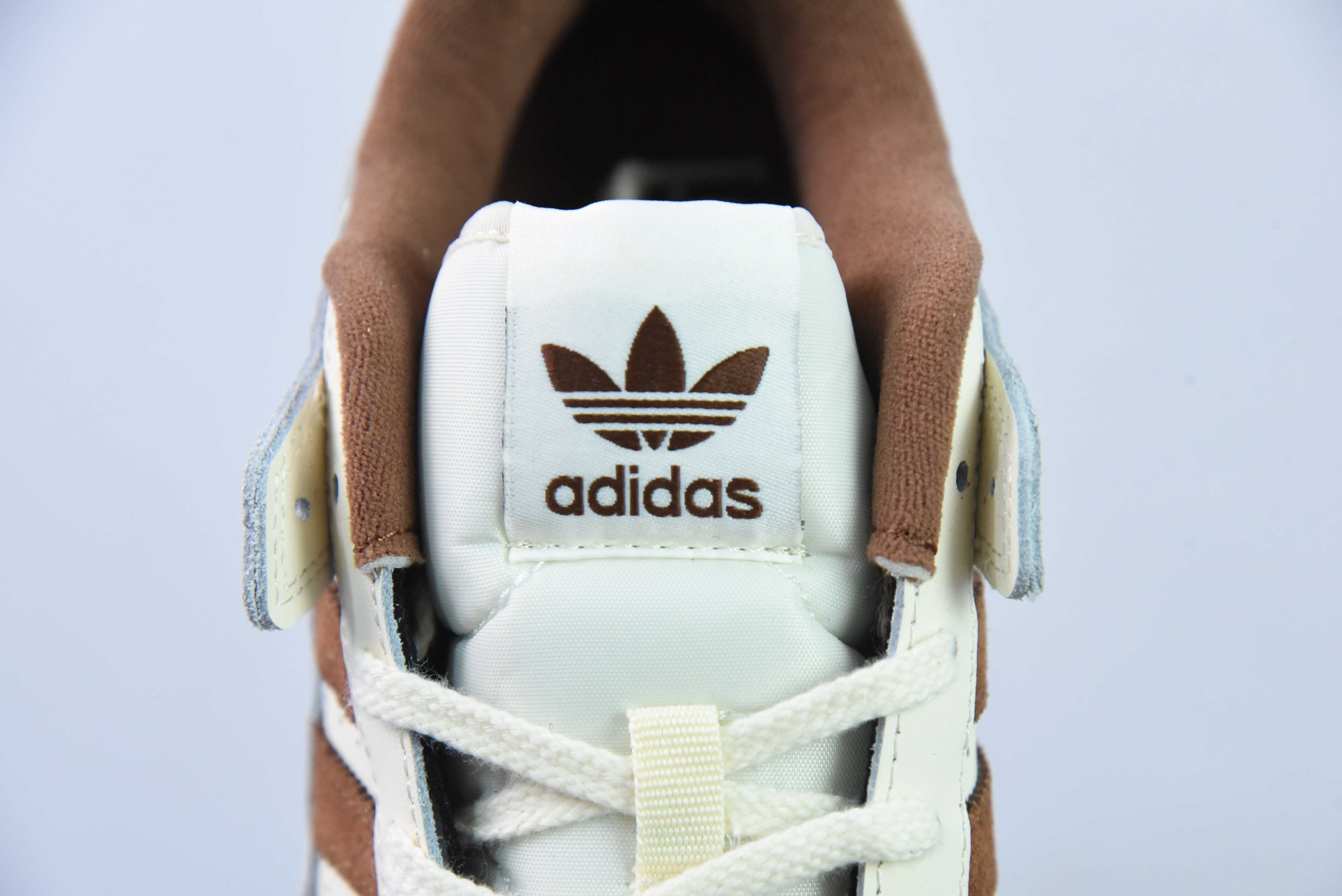 아디다스 포럼 로우 CL 샴록 로우 스테이트 클래식 벨크로 레트로 플레이트 신발 남녀 트렌드 헤드 레이어 가죽 캐주얼 신발 아이템 번호: IGgz..0 사이즈: 36-45