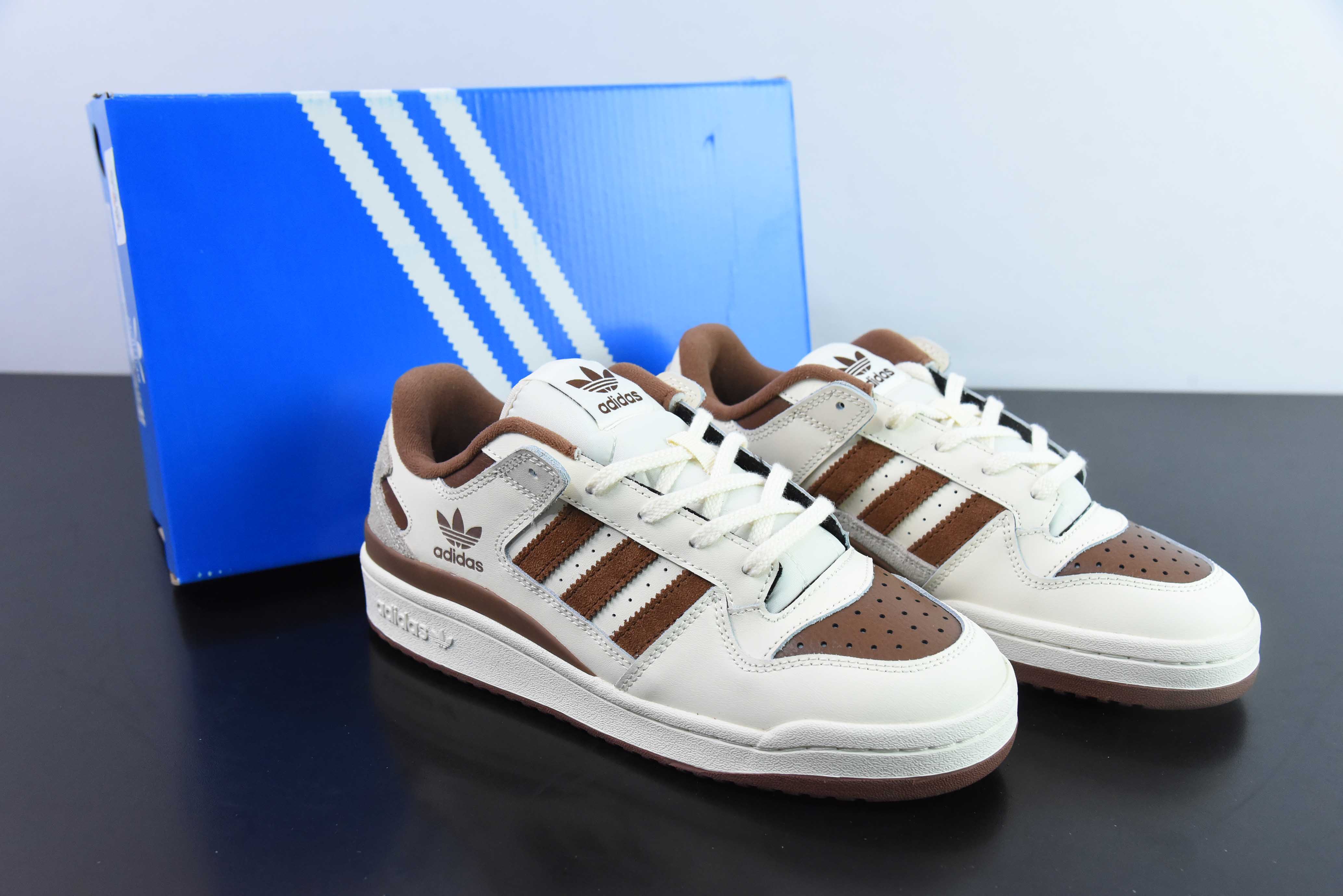 아디다스 포럼 로우 CL 샴록 로우 스테이트 클래식 벨크로 레트로 플레이트 신발 남녀 트렌드 헤드 레이어 가죽 캐주얼 신발 아이템 번호: IGgz..0 사이즈: 36-45