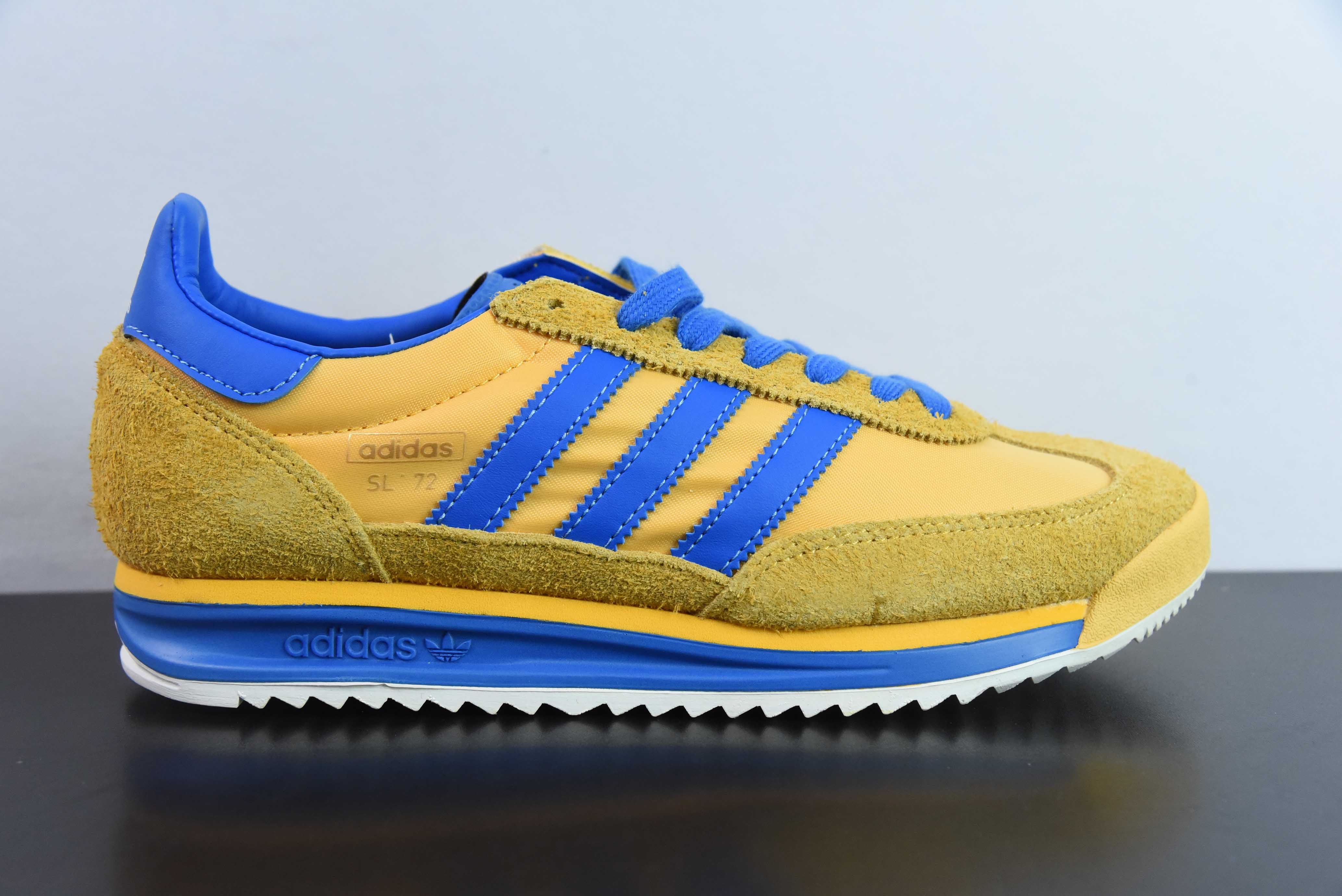 아디다스 오리지널스 SL72 RS 아디 샴록 레트로 트레이닝 캐주얼 러닝화 아이템 번호: IE6526 사이즈: 36-45