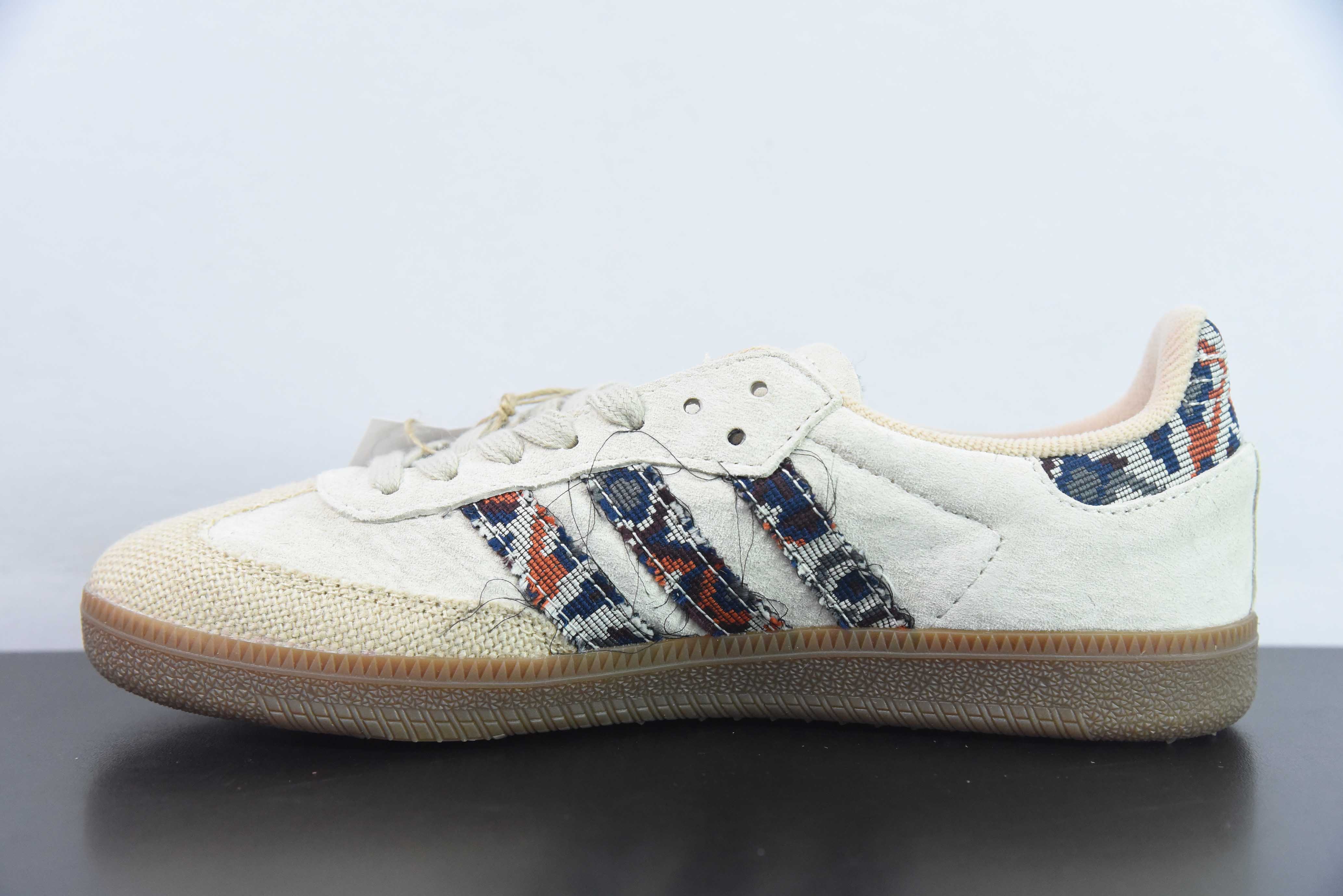 아디다스 웨일즈 보너 x AD 오리지널스 삼바 클래식 실버 메탈릭 삼바 시리즈 신사 독일 트레이닝 축구 스타일 백 로우탑 캐주얼 트레이너 사이즈: 35-45