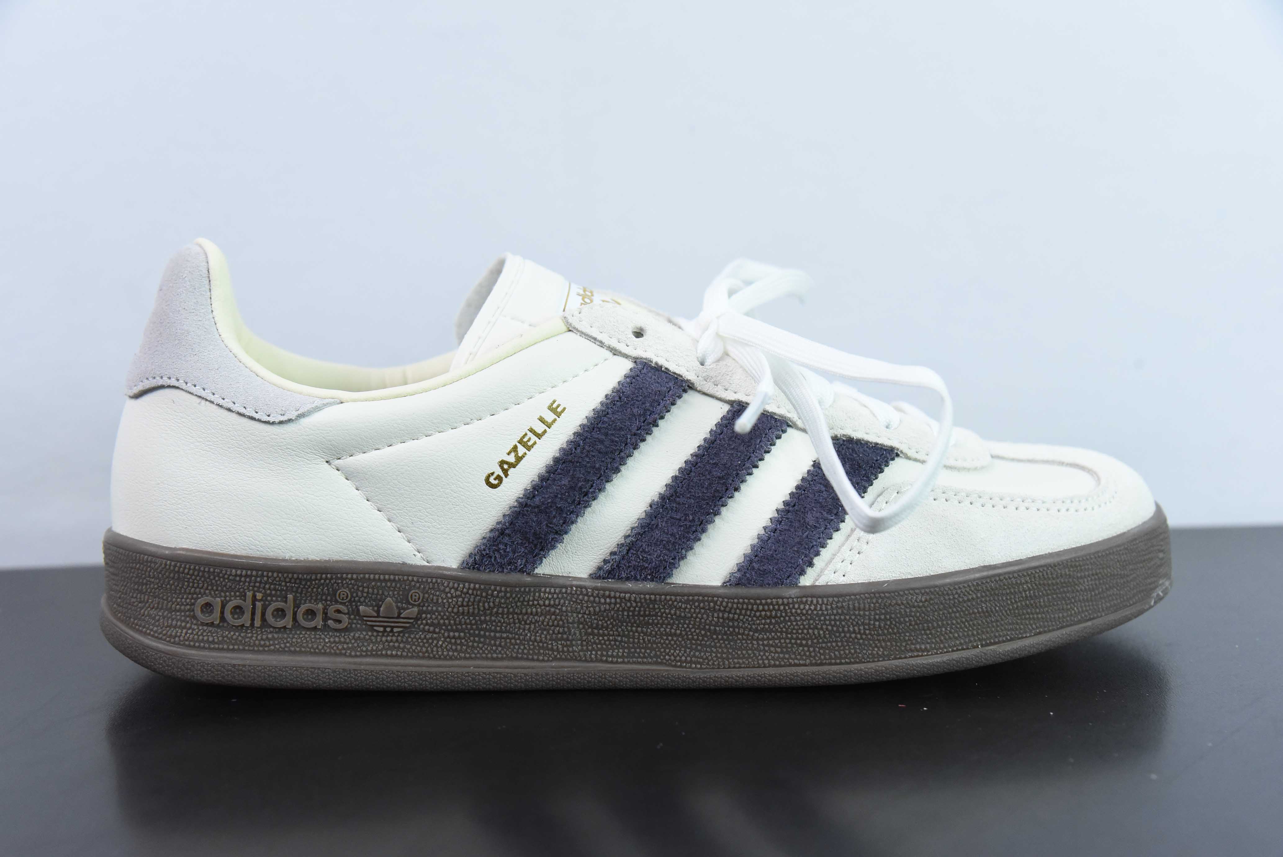 아디다스 오리지널스 가젤 인도어 논슬립 로우탑 보드숏 티토 슈즈 아이템: IH8548 사이즈: 35-45