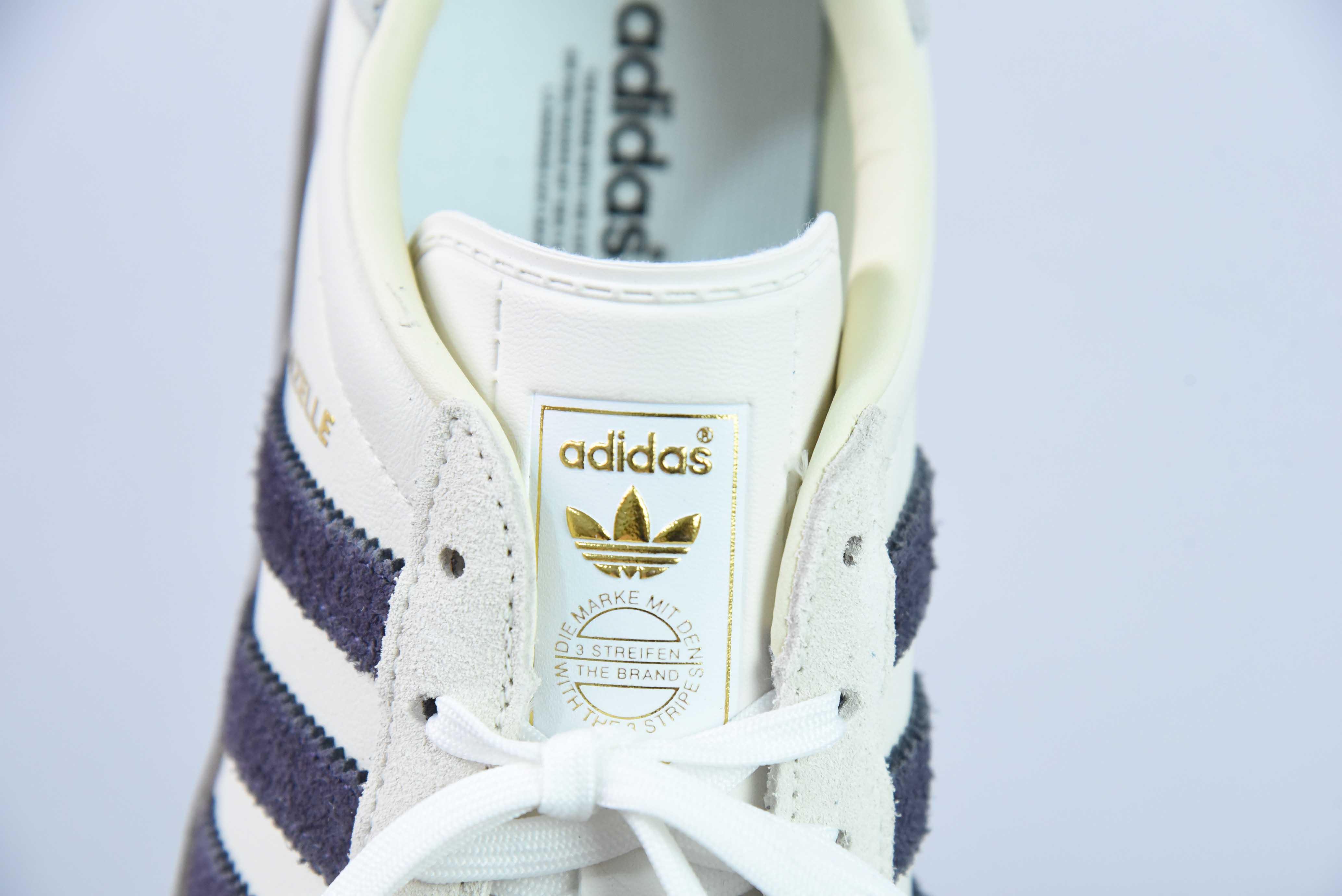 아디다스 오리지널스 가젤 인도어 논슬립 로우탑 보드숏 티토 슈즈 아이템: IH8548 사이즈: 35-45