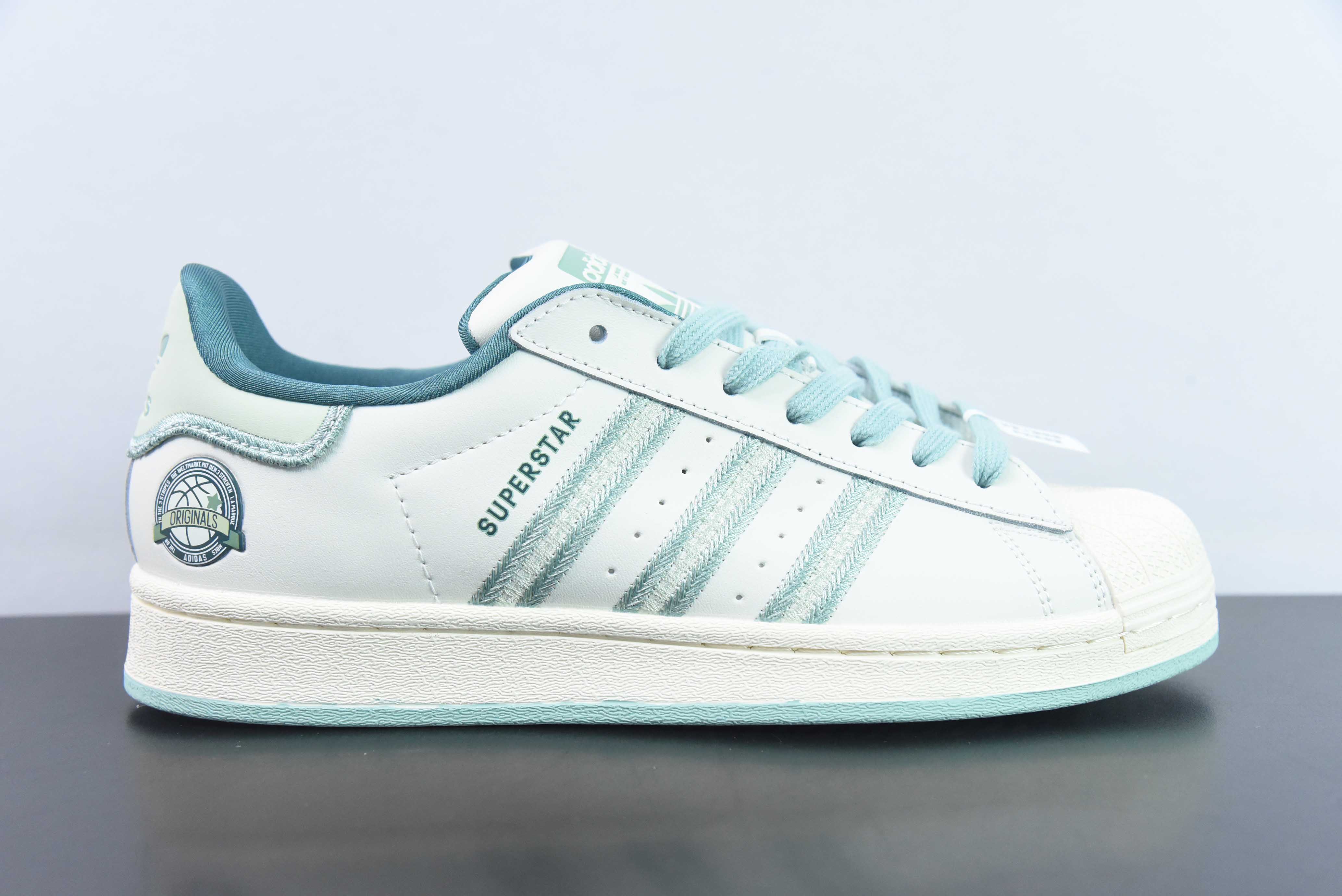 AD 오리지널스 슈퍼스타 클래식 레트로 쉘 토 보드숏 아이템: IE5532 사이즈: 36-46