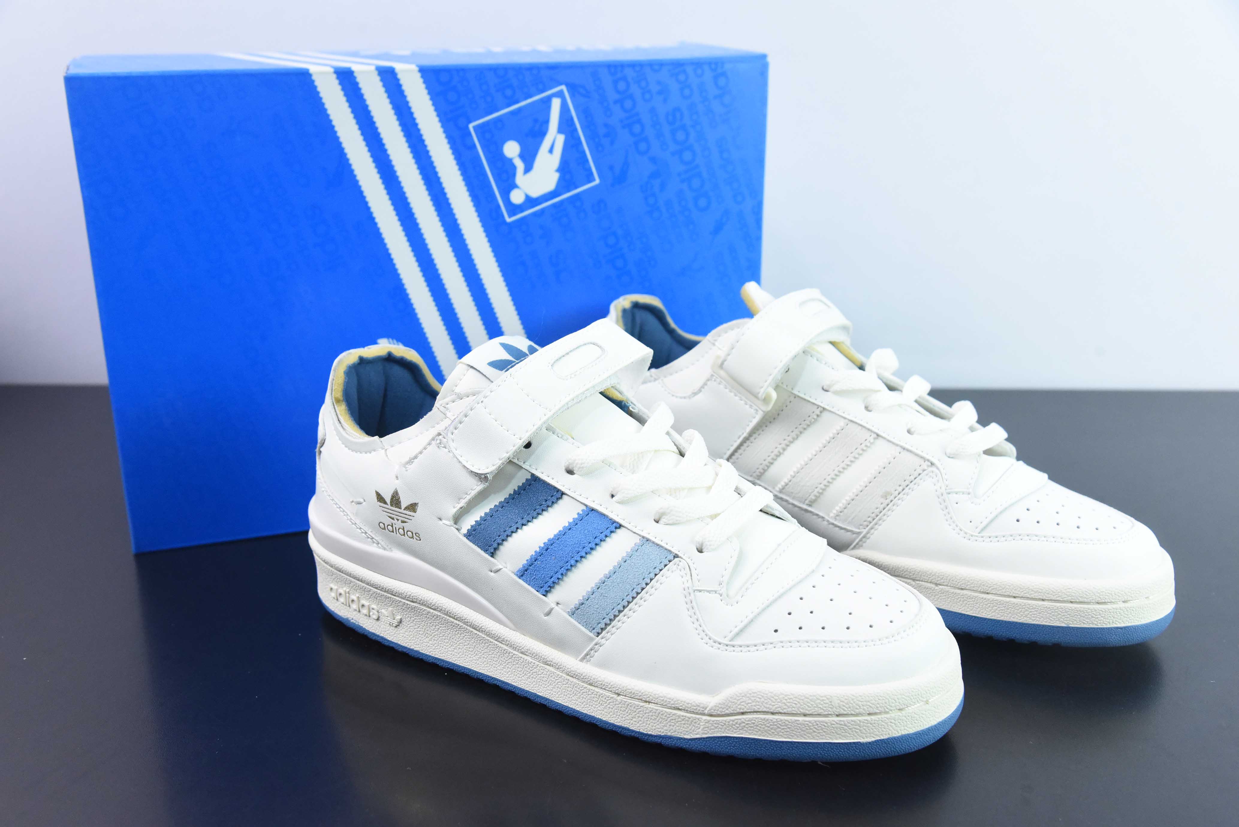 아디다스 포럼 84 로우 에이스 샴록 로우 스테이트 클래식 벨크로 레트로 보드숏 남성 및 여성 트렌드 헤드 레이어 가죽 캐주얼 슈즈 아이템 번호: GW4333 사이즈: 36-45