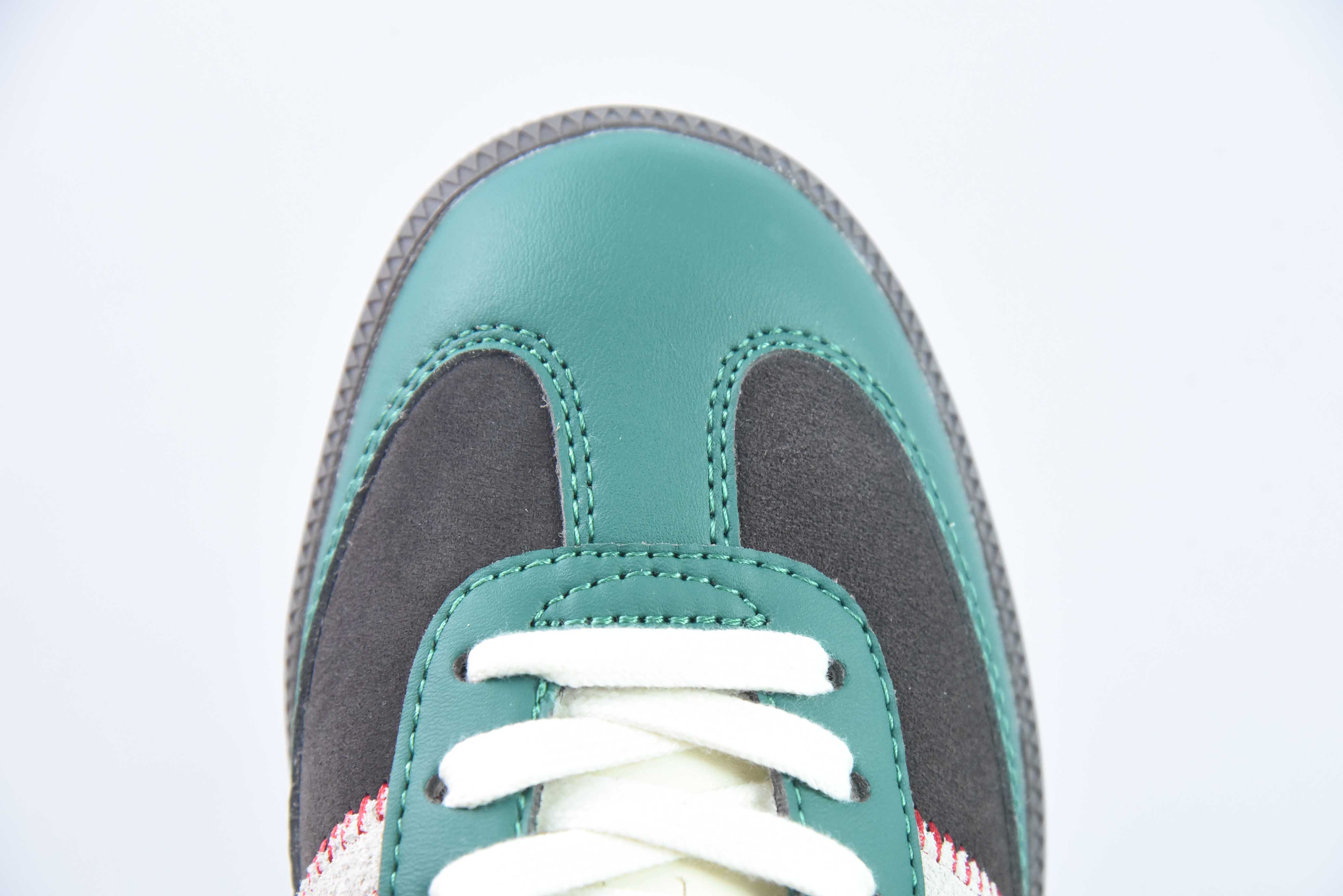 아디다스 아디 샴록 로우탑 보드쇼츠 그린 브라운 품목 번호: ID6022 사이즈: 36-45