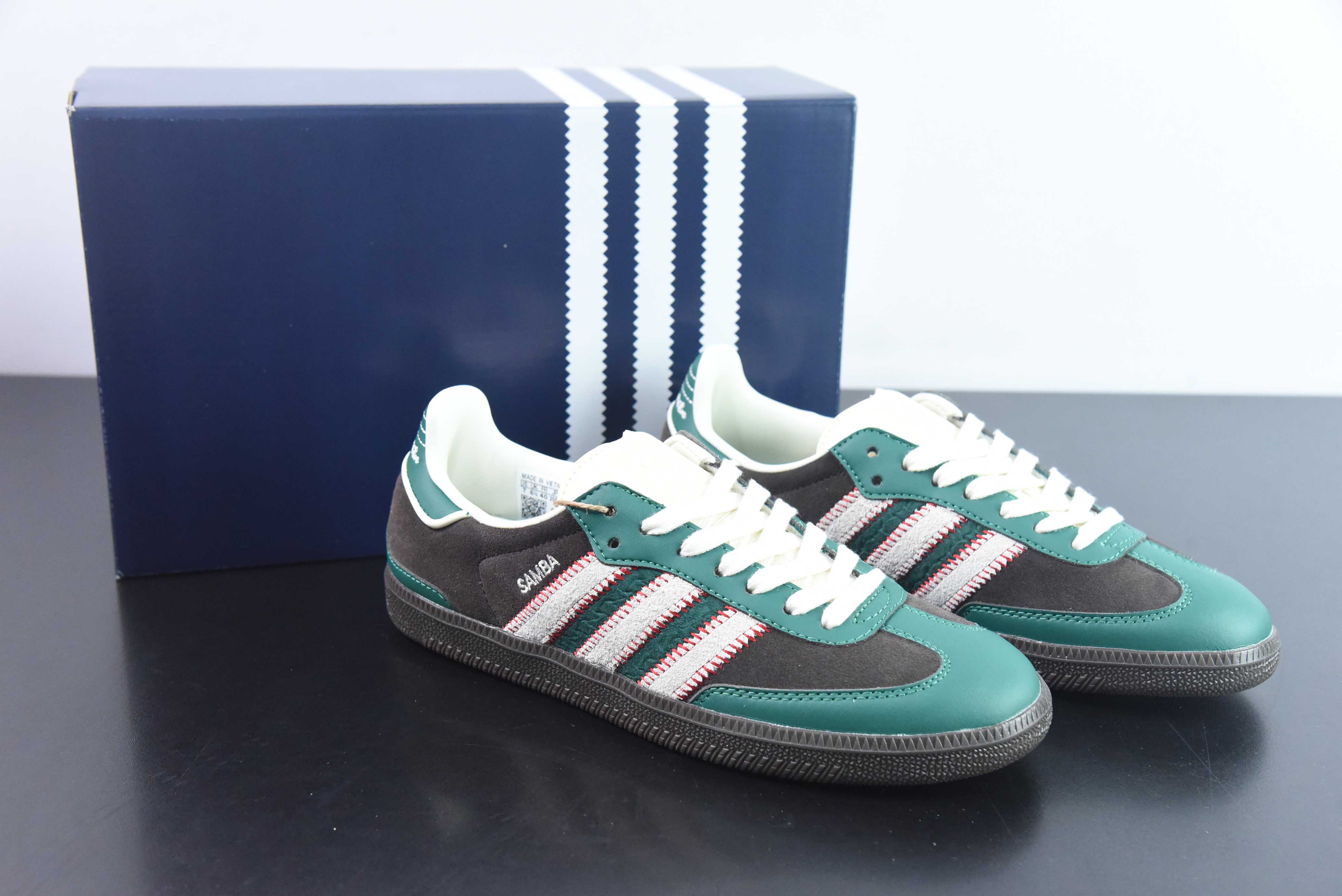 아디다스 아디 샴록 로우탑 보드쇼츠 그린 브라운 품목 번호: ID6022 사이즈: 36-45