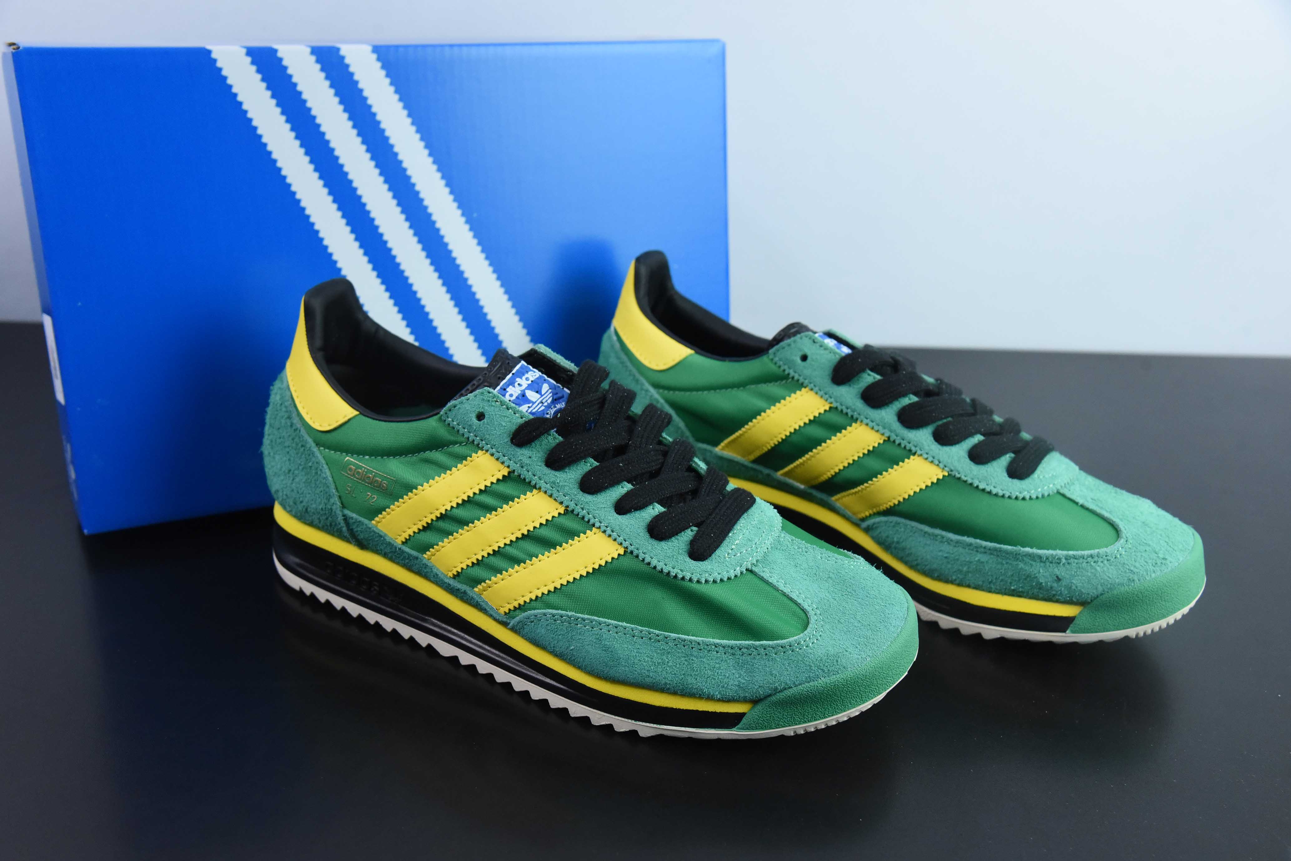 아디다스 오리지널스 SL72 RS 아디 샴록 레트로 트레이닝 캐주얼 러닝화 아이템 번호: IG2133 사이즈: 36-45