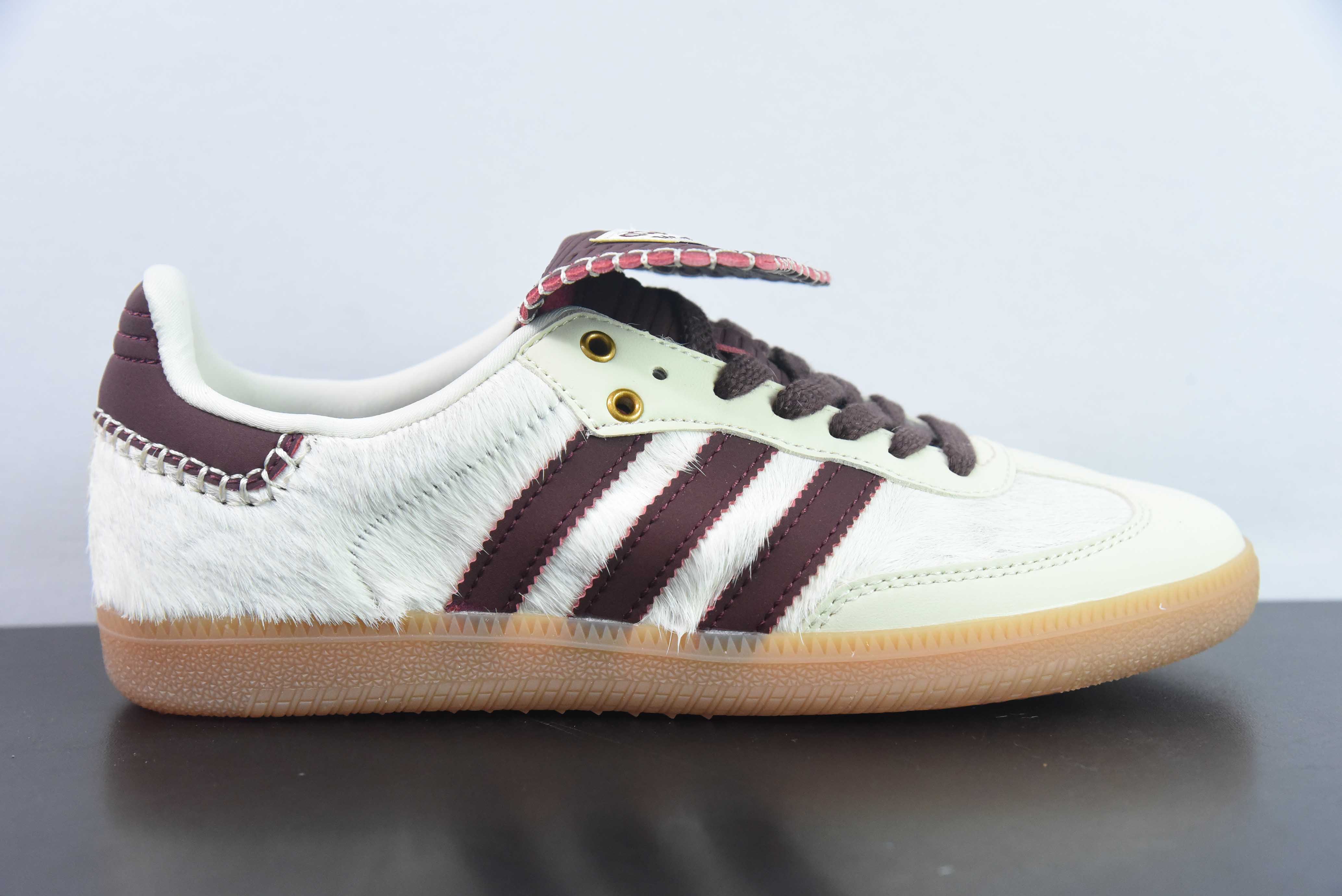 웨일즈 보너 x 아디다스 오리지널스 삼바 클래식 블랙 포니 삼바 컬렉션 사이즈: 35-45