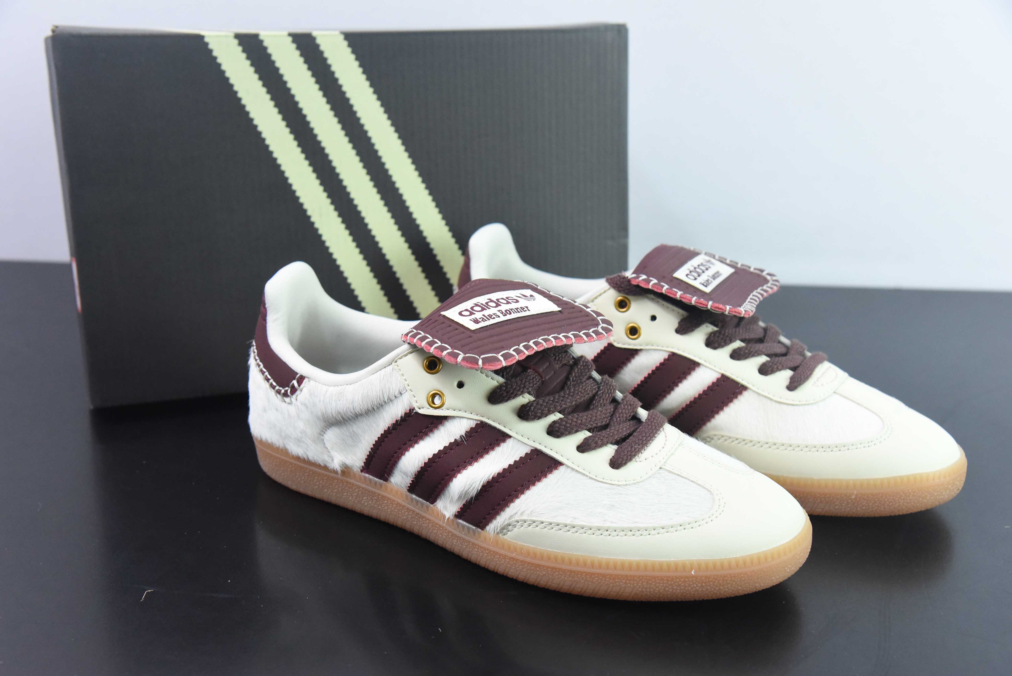 웨일즈 보너 x 아디다스 오리지널스 삼바 클래식 블랙 포니 삼바 컬렉션 사이즈: 35-45