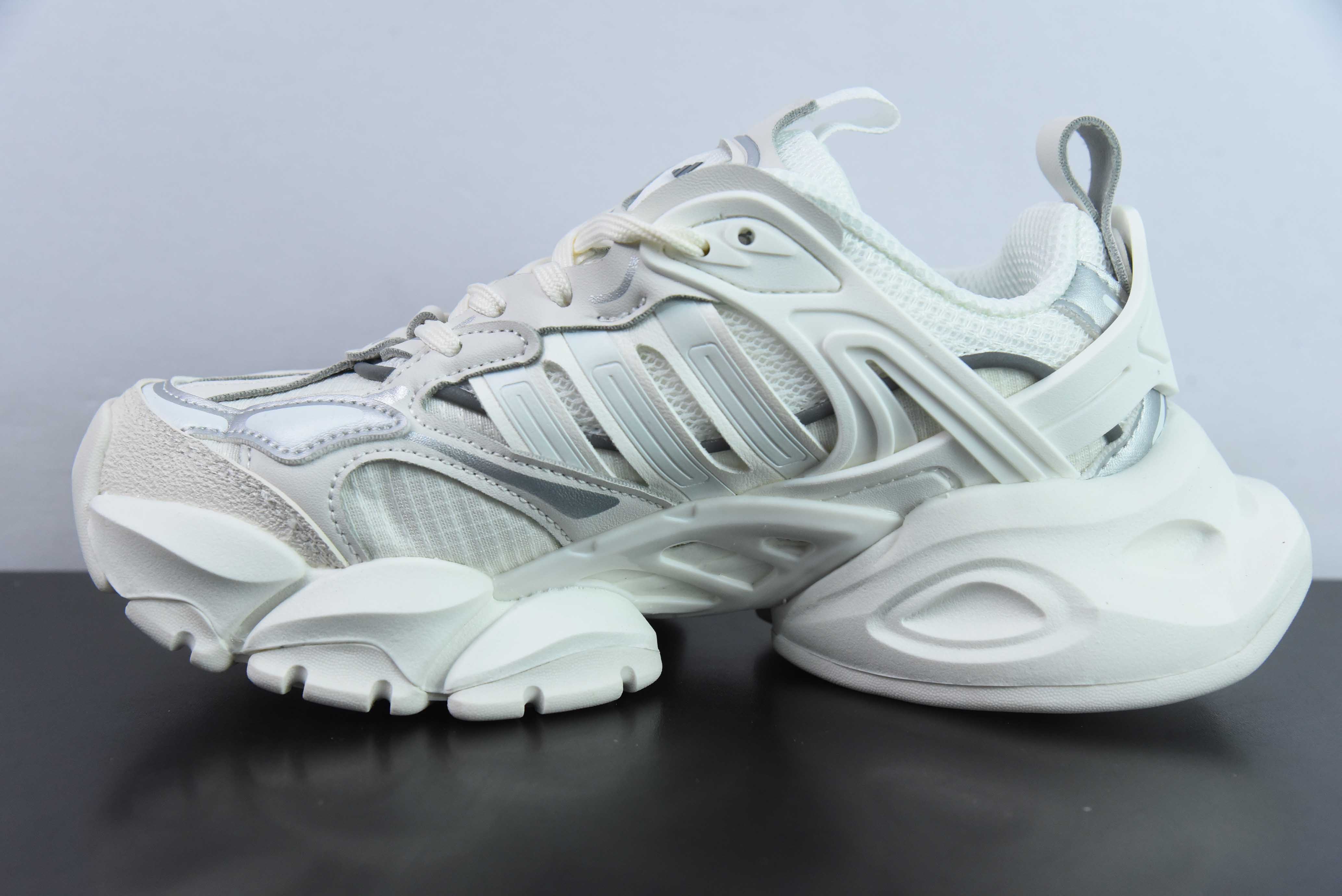 아디다스 XLG 러너 디럭스 로우 탑 두꺼운 바닥 높이 팝 스타일 레트로 쿠션 캐주얼 스포츠 조깅화 밀크 화이트 실버IH7795 시리즈 러너 디럭스 에디션 사이즈 : 36-45