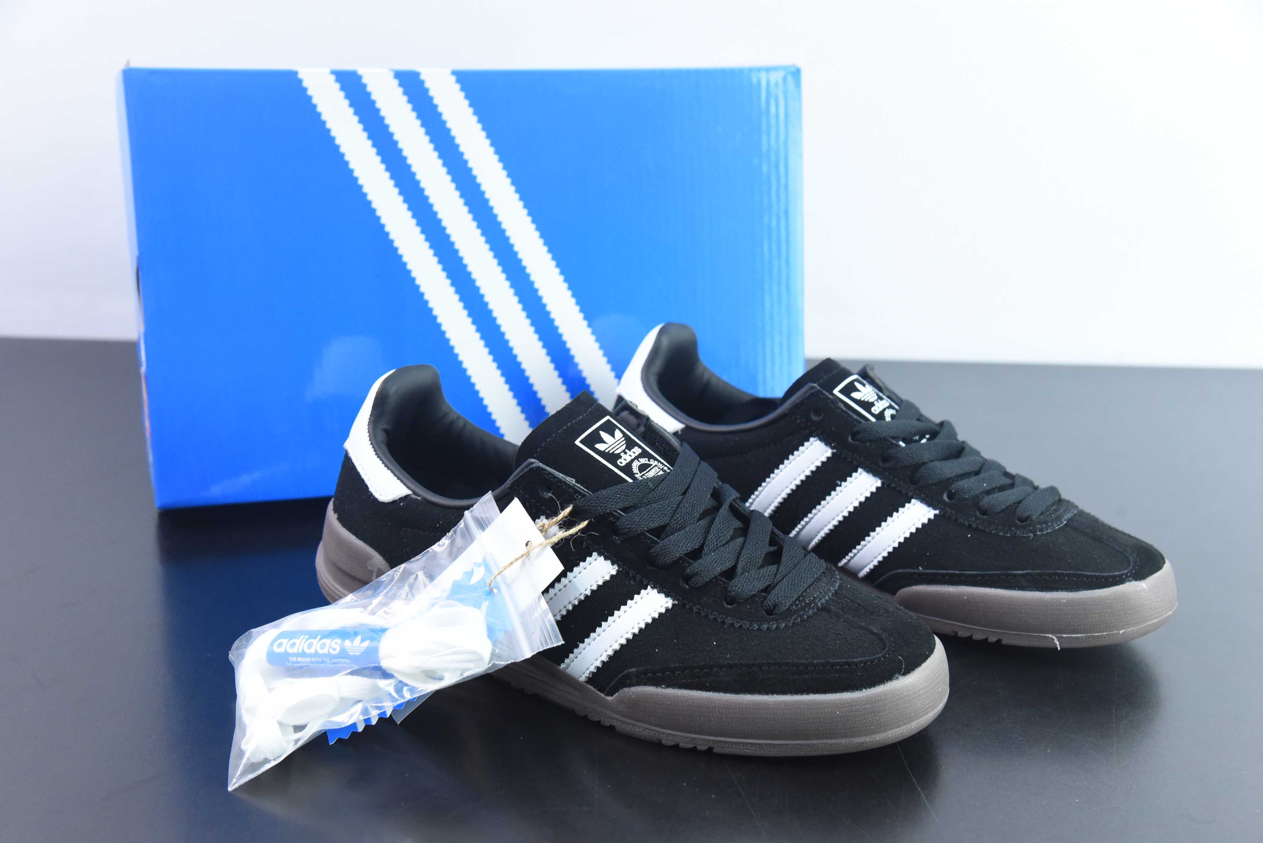 아디 진 시리즈 뉴 클로버 아디 오리지널스 진 아디 레트로 로우탑 상품번호: GX5339 블랙 브라운 사이즈: 36-45