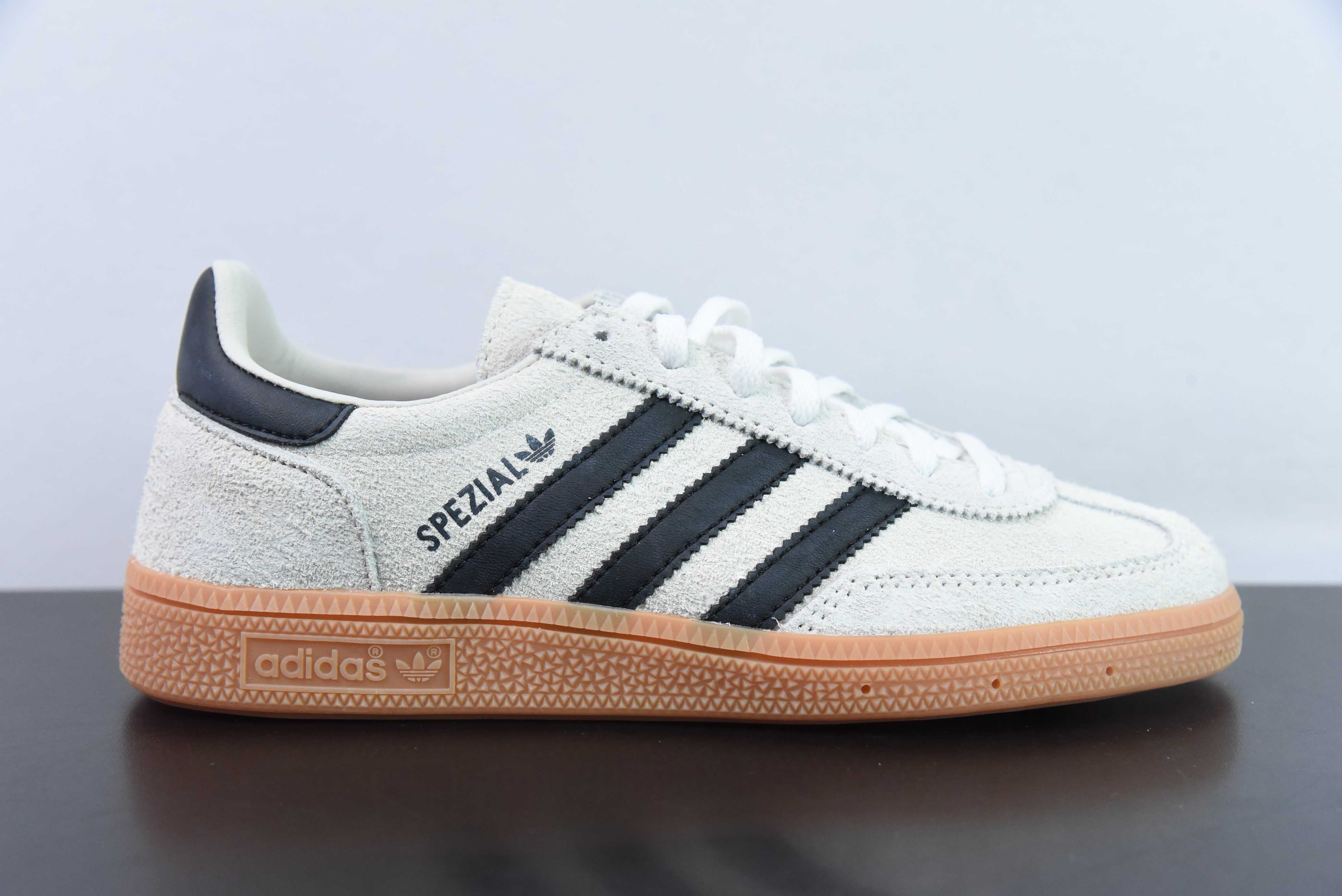 아디다스 핸드볼 스페시알 아디다스 클래식 빈티지 캐주얼 슈즈 아이템 번호: IF6562 사이즈: 35-45