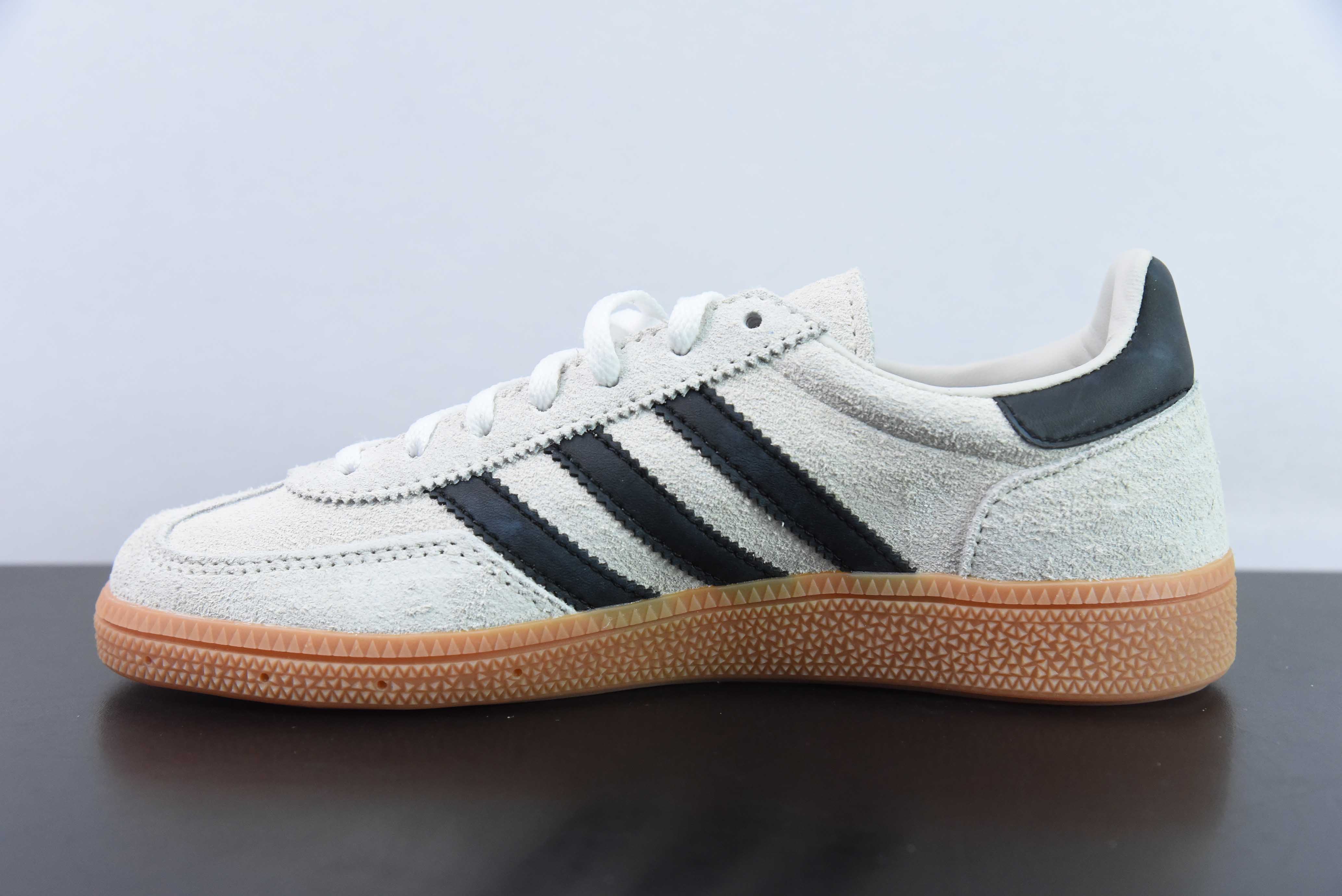 아디다스 핸드볼 스페시알 아디다스 클래식 빈티지 캐주얼 슈즈 아이템 번호: IF6562 사이즈: 35-45