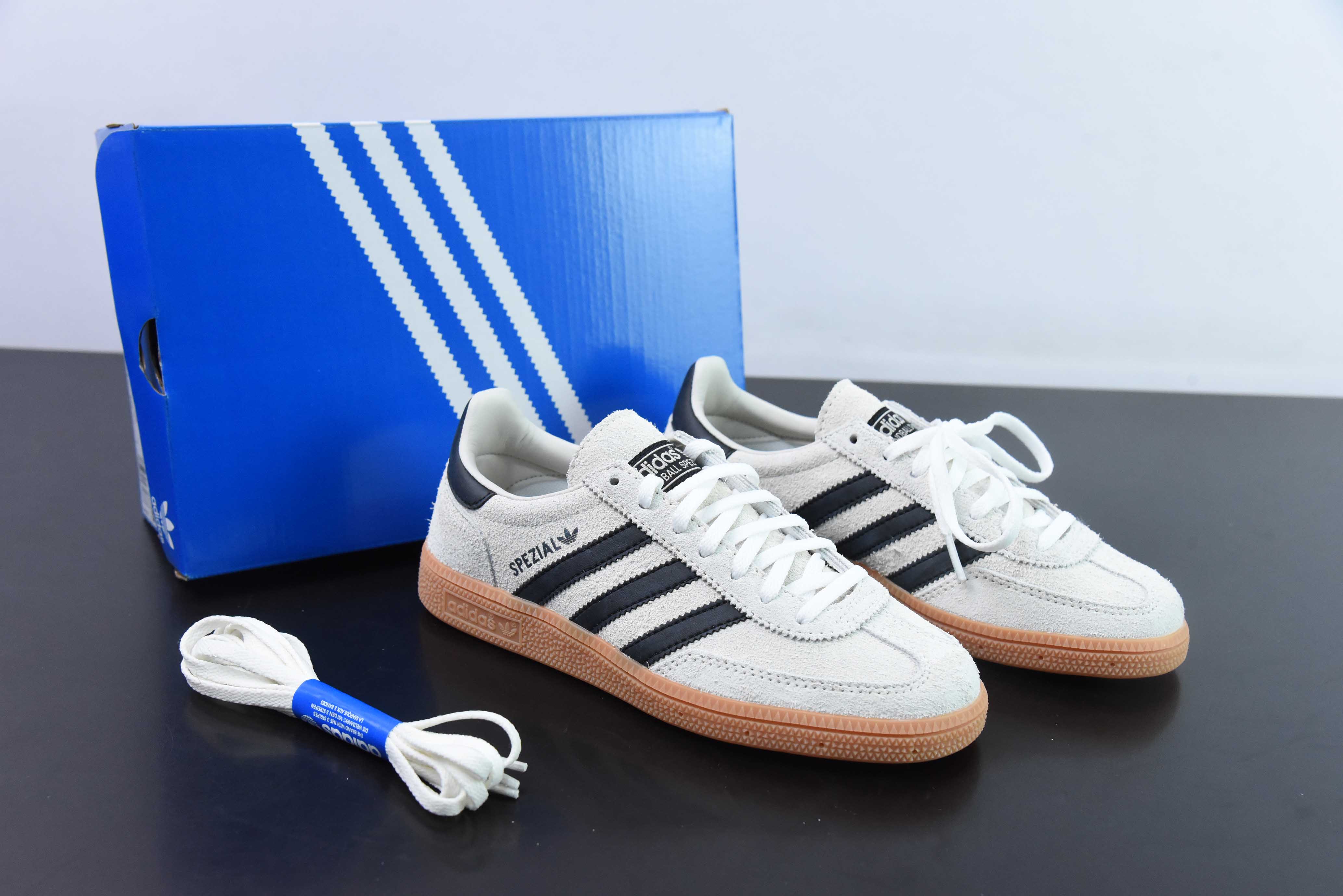 아디다스 핸드볼 스페시알 아디다스 클래식 빈티지 캐주얼 슈즈 아이템 번호: IF6562 사이즈: 35-45