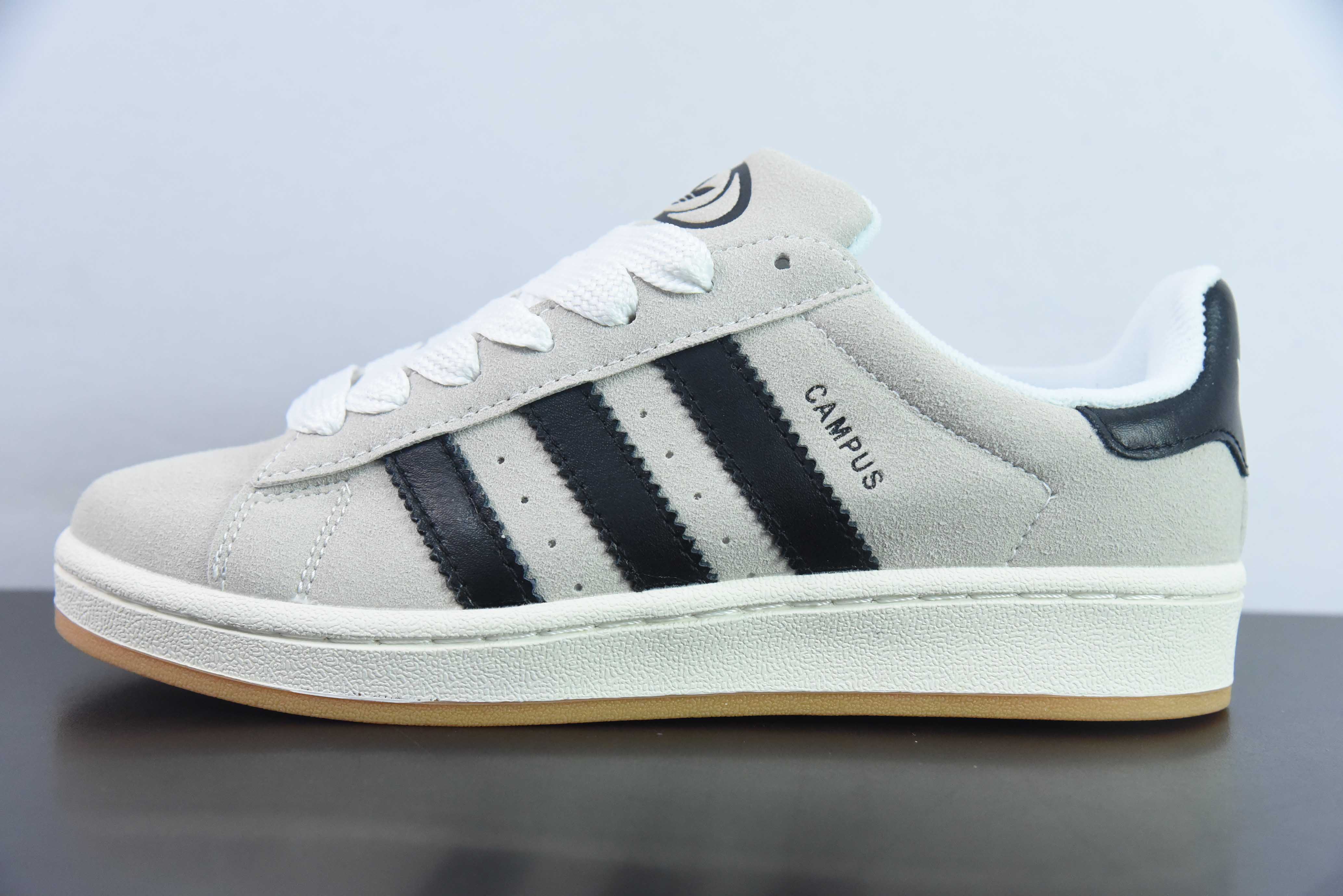 AD 오리지널스 캠퍼스 00년대 대학 시리즈 브레드 슈즈 그레이 블랙 앤 화이트 클래식 레트로 로우탑 보드숏 아이템: GY0042 사이즈: 36-45