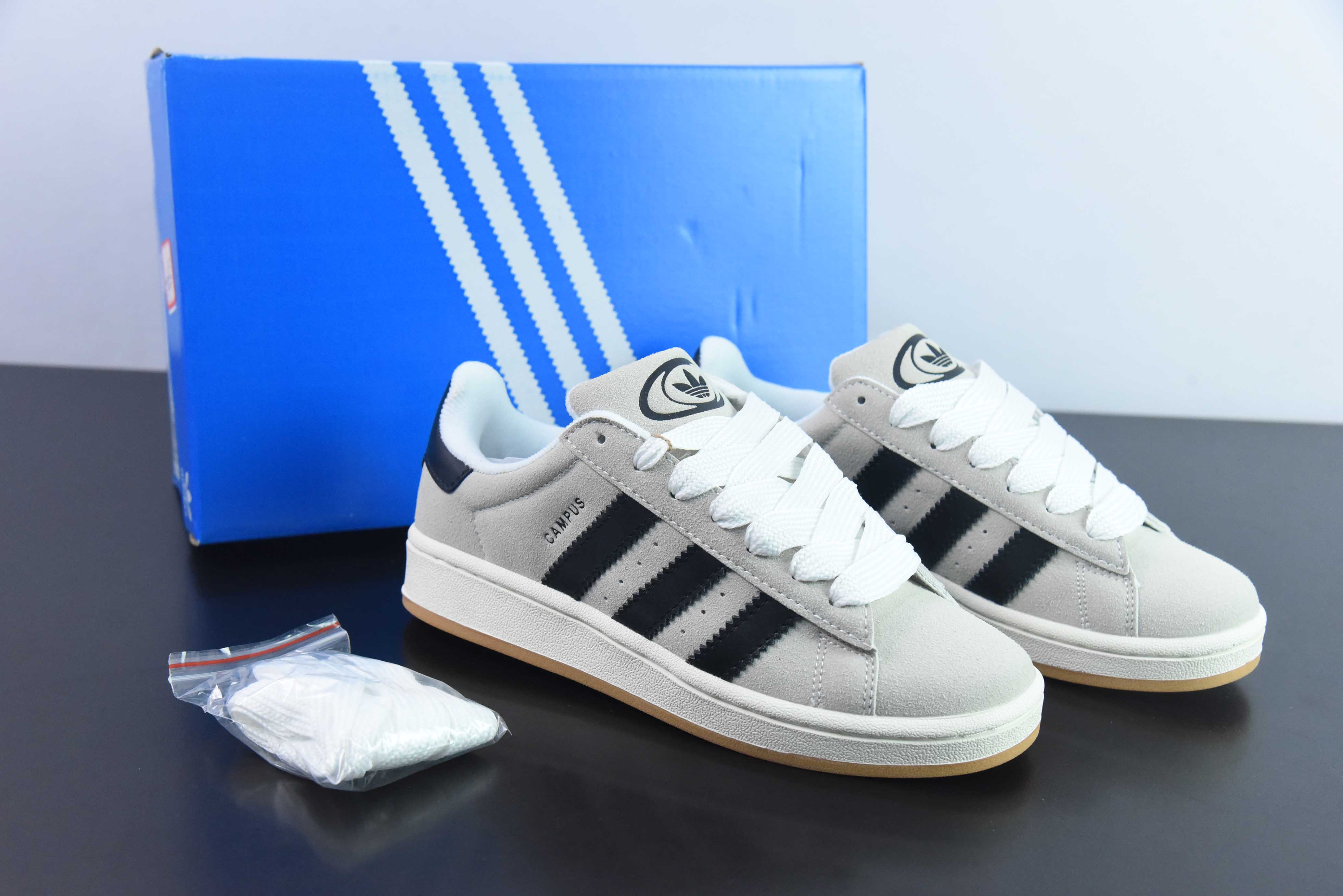 AD 오리지널스 캠퍼스 00년대 대학 시리즈 브레드 슈즈 그레이 블랙 앤 화이트 클래식 레트로 로우탑 보드숏 아이템: GY0042 사이즈: 36-45