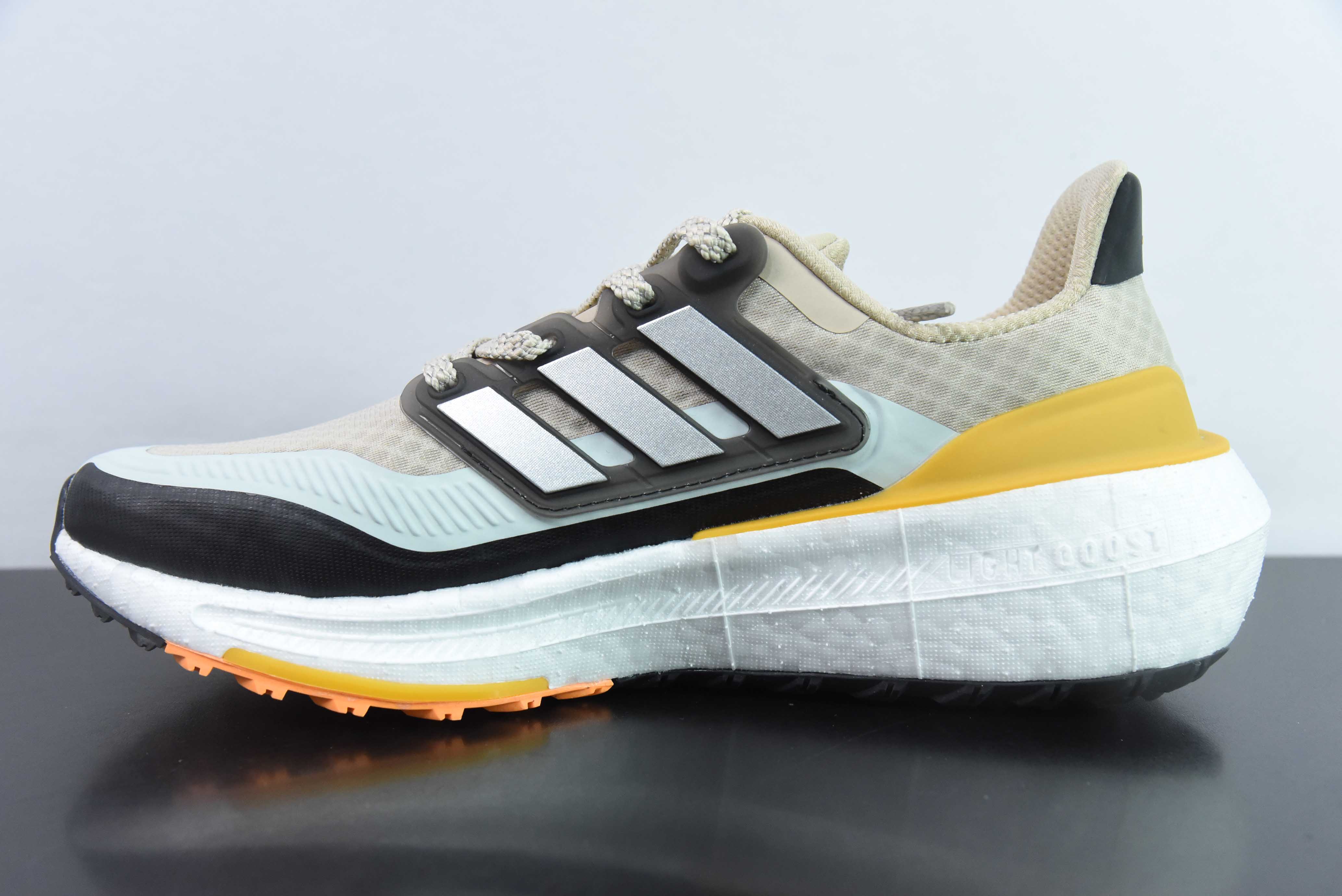 광고 울트라 부스트 라이트 23 아디다스 새로운 UB9.0 가벼운 탄성 두꺼운 밑창 팝콘 러닝화 아이템 : IE1674 사이즈 : 39-45