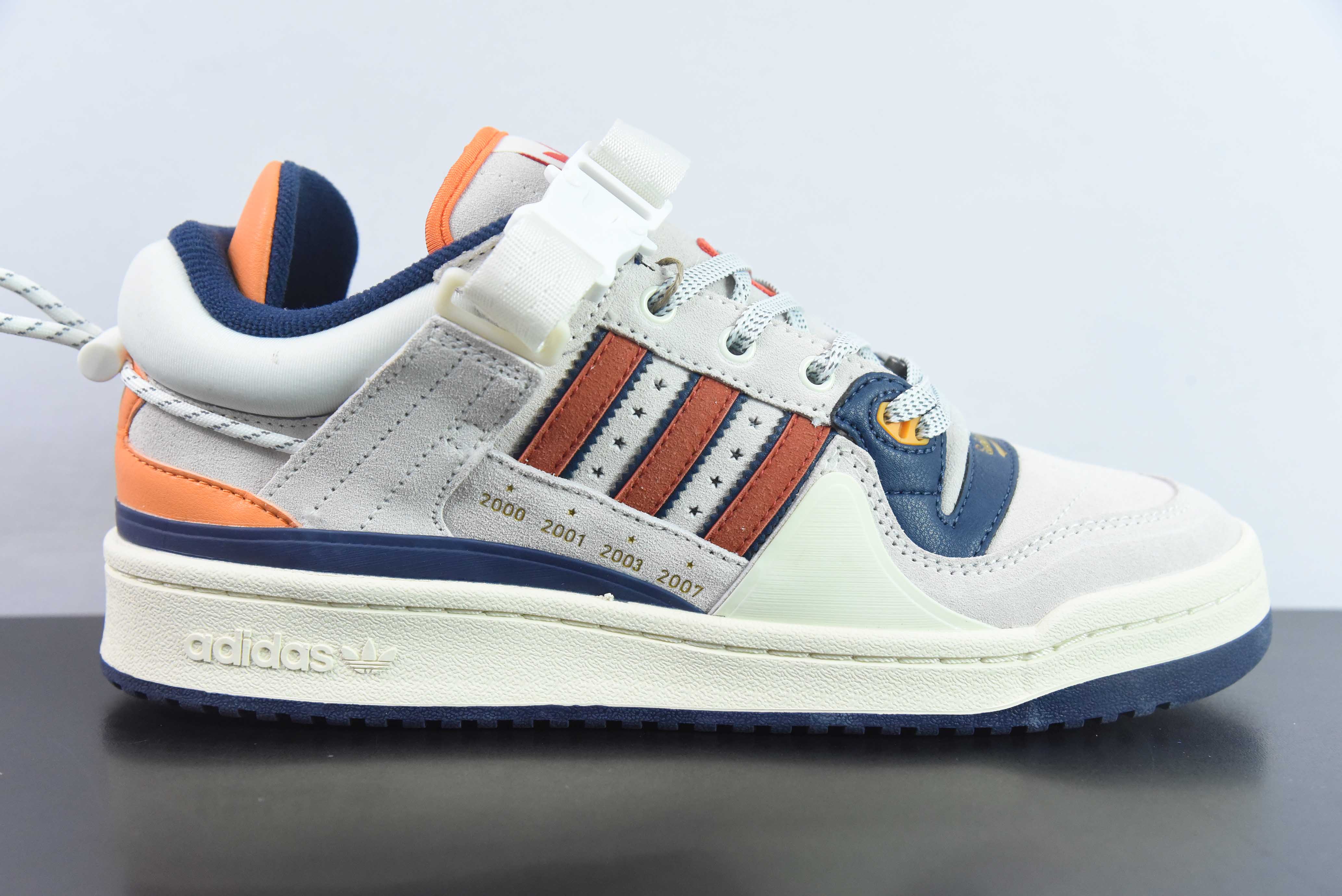 배드 버니 포럼 대학 라이트 시리즈 로우탑 레트로 레이스업 캐주얼 스포츠 보드 슈즈 아이템 번호: GZ9796 사이즈: 36-45