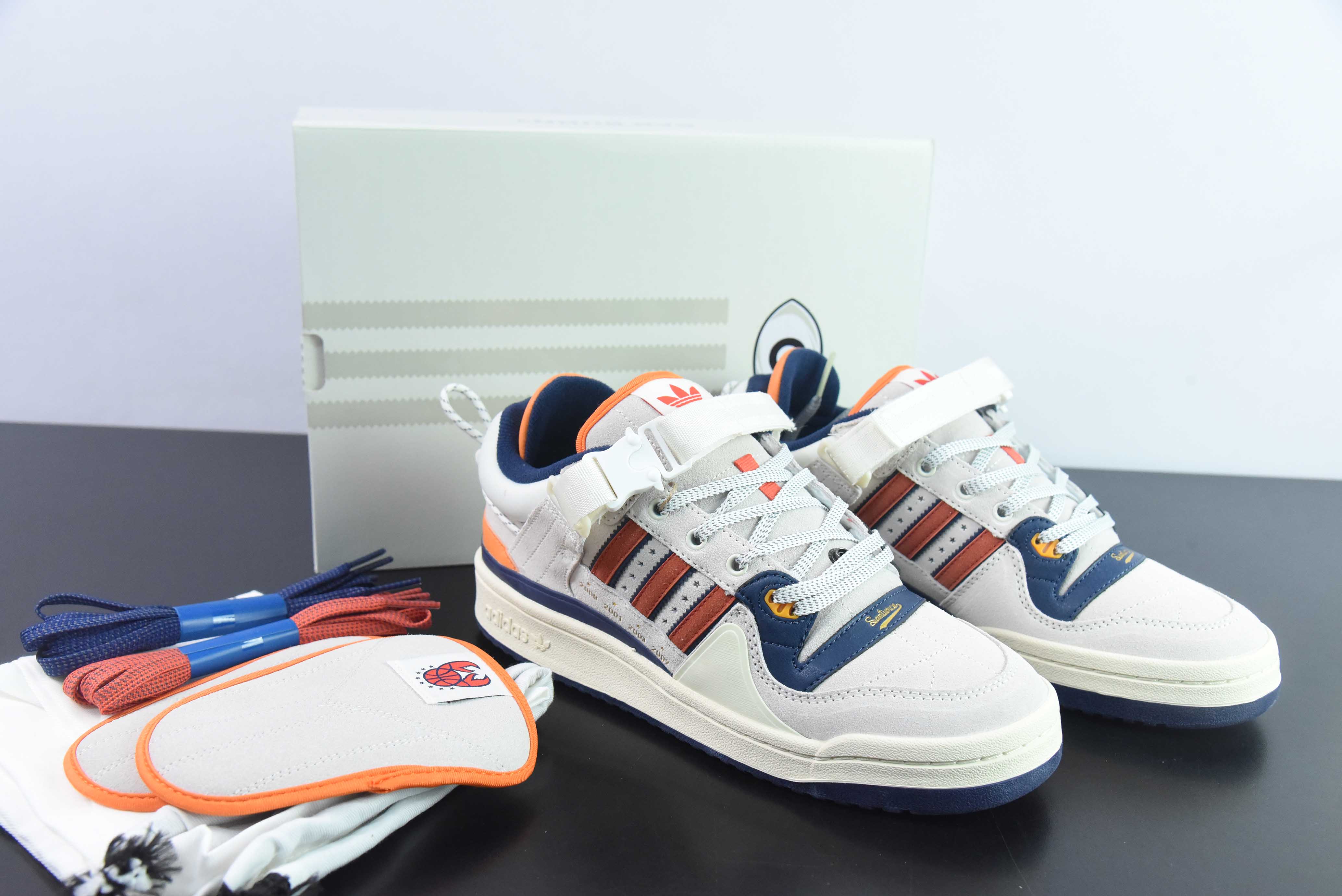 배드 버니 포럼 대학 라이트 시리즈 로우탑 레트로 레이스업 캐주얼 스포츠 보드 슈즈 아이템 번호: GZ9796 사이즈: 36-45