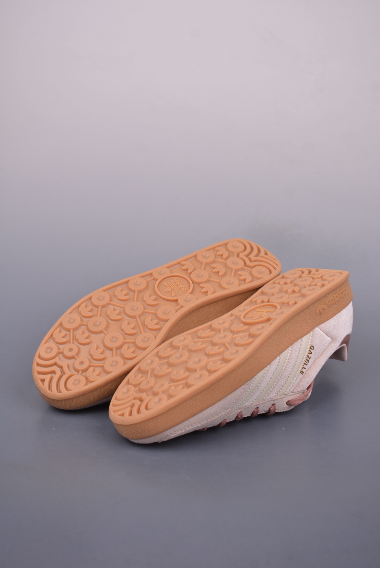 아디다스 오리지널 상품 번호: JR0232