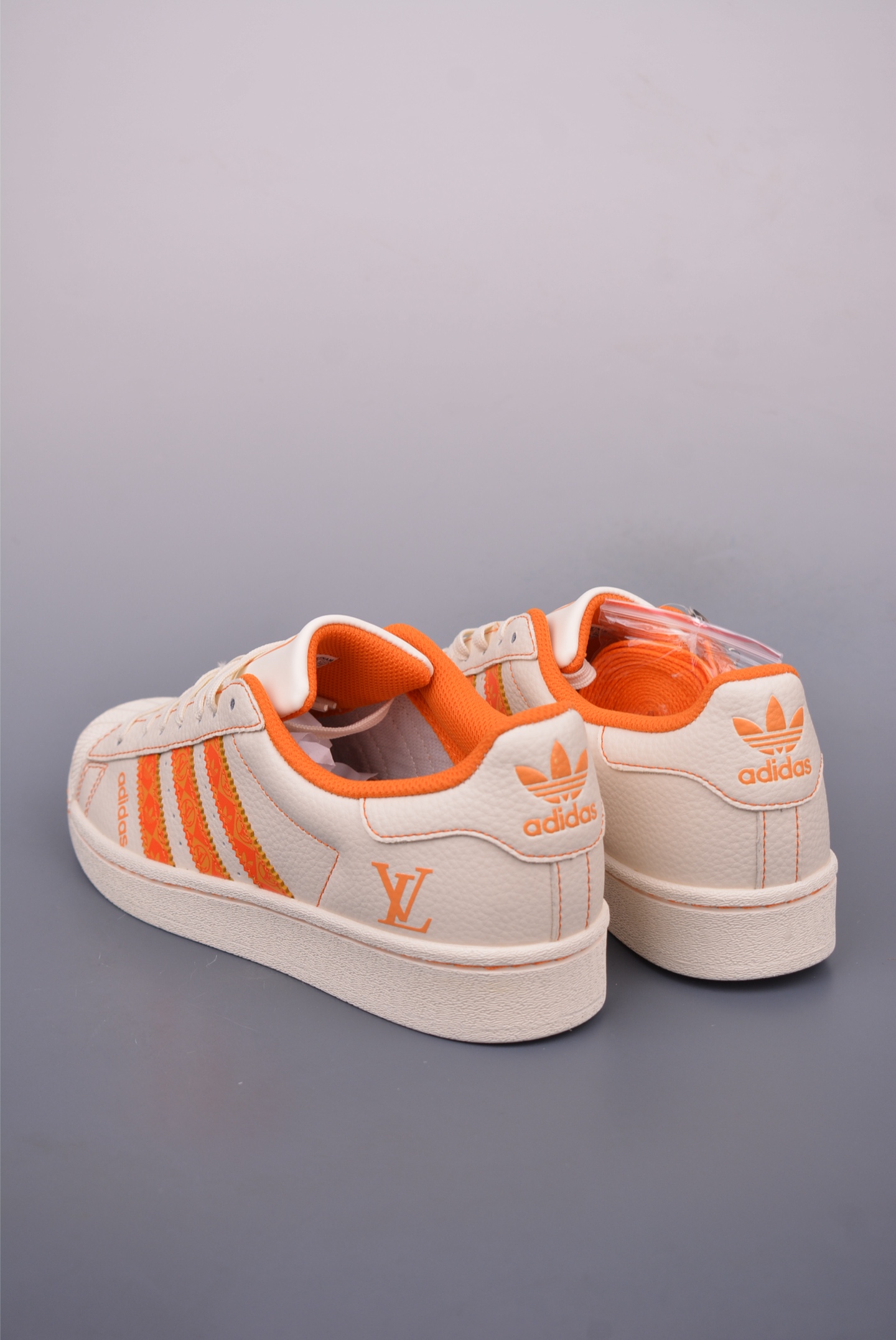 아디다스 오리지널 상품 번호: AD0003