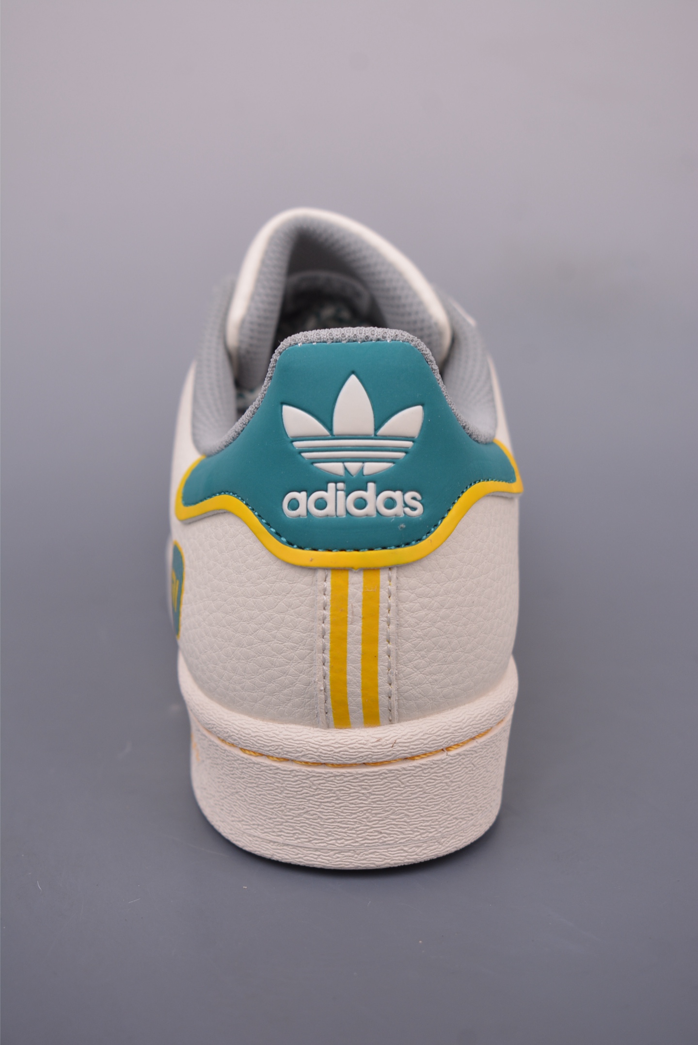 아디다스 오리지널 상품 번호: JY8917