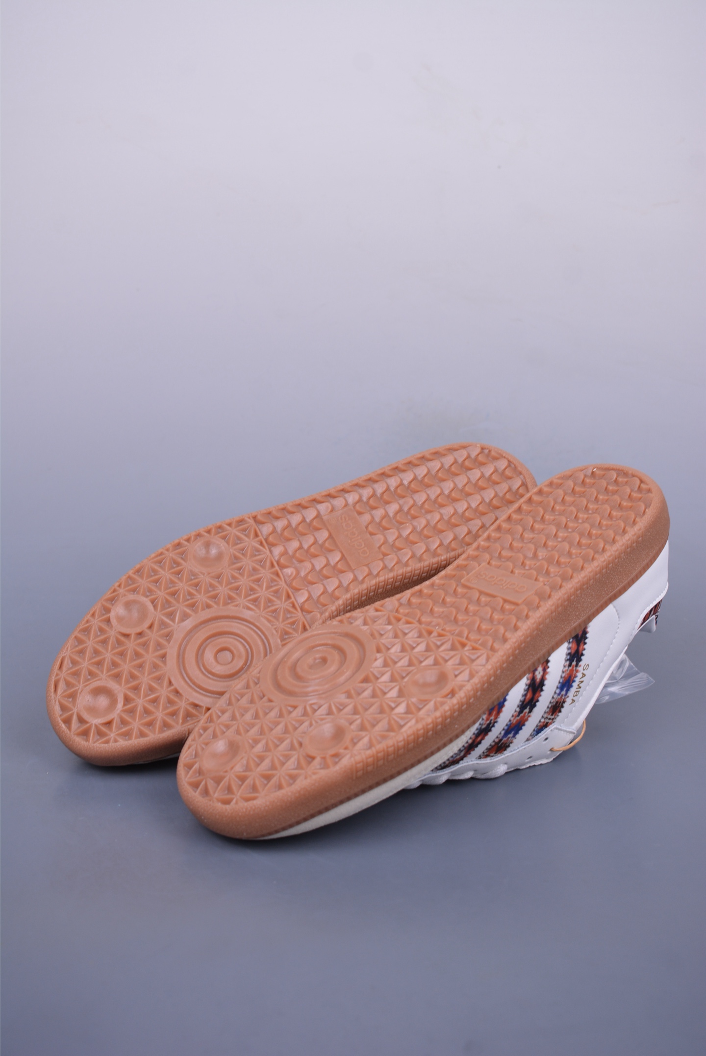 아디다스 클로버 삼바 상품 번호: JH0014