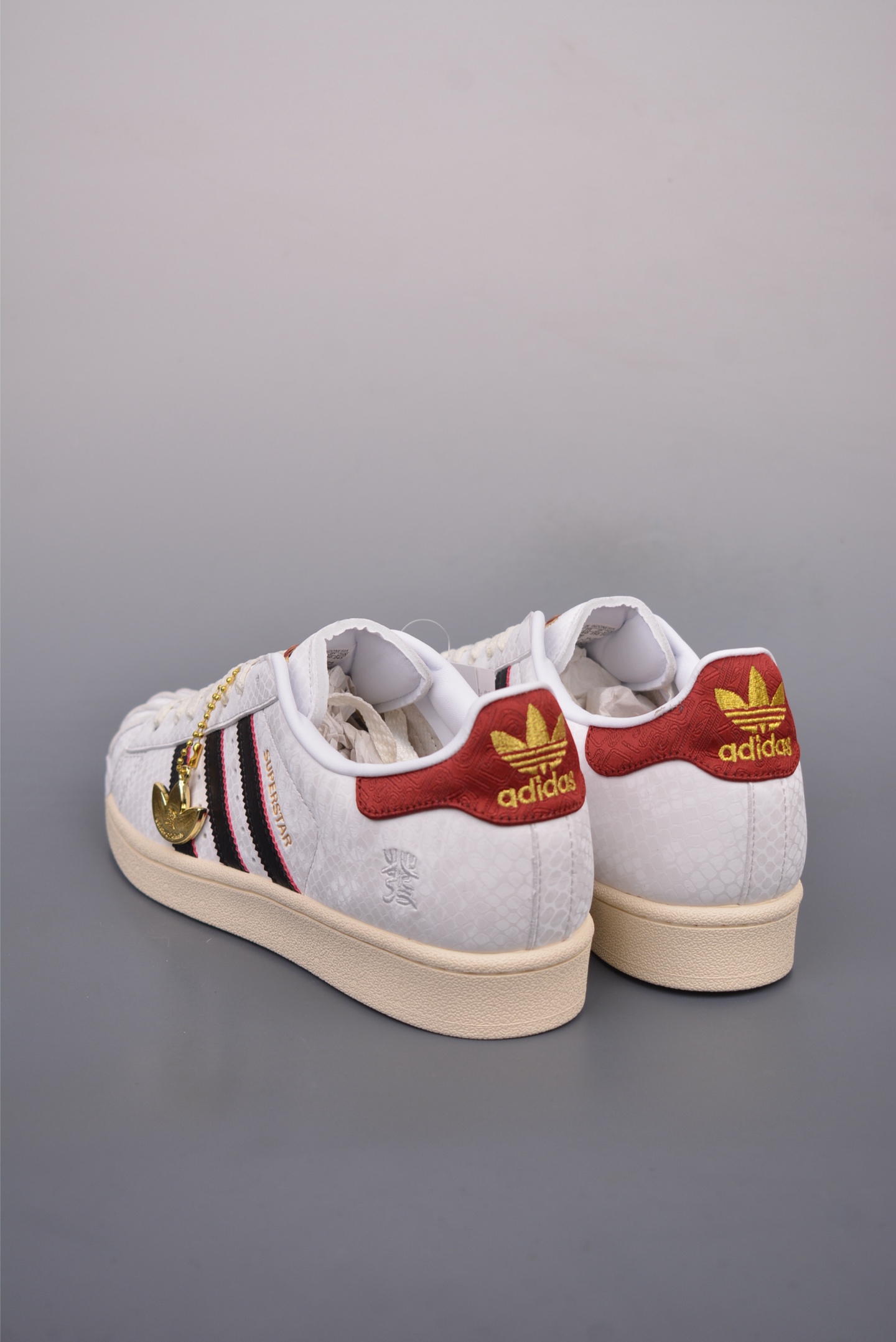 아디다스 오리지널 상품 번호: IR8036