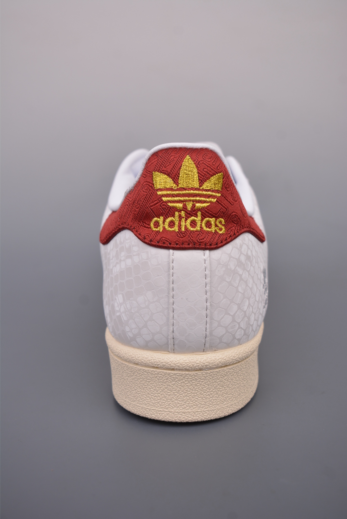 아디다스 오리지널 상품 번호: IR8036