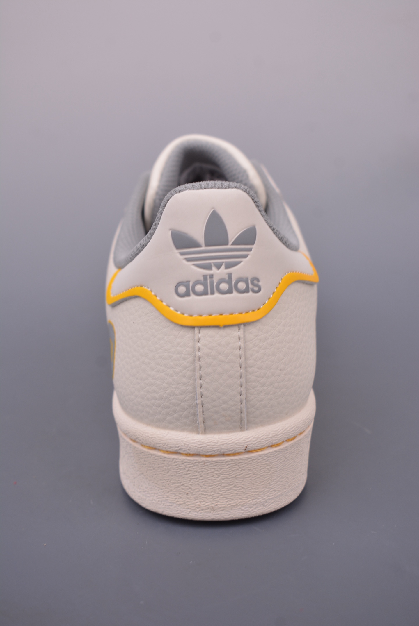 아디다스 오리지널 상품 번호: SD6823