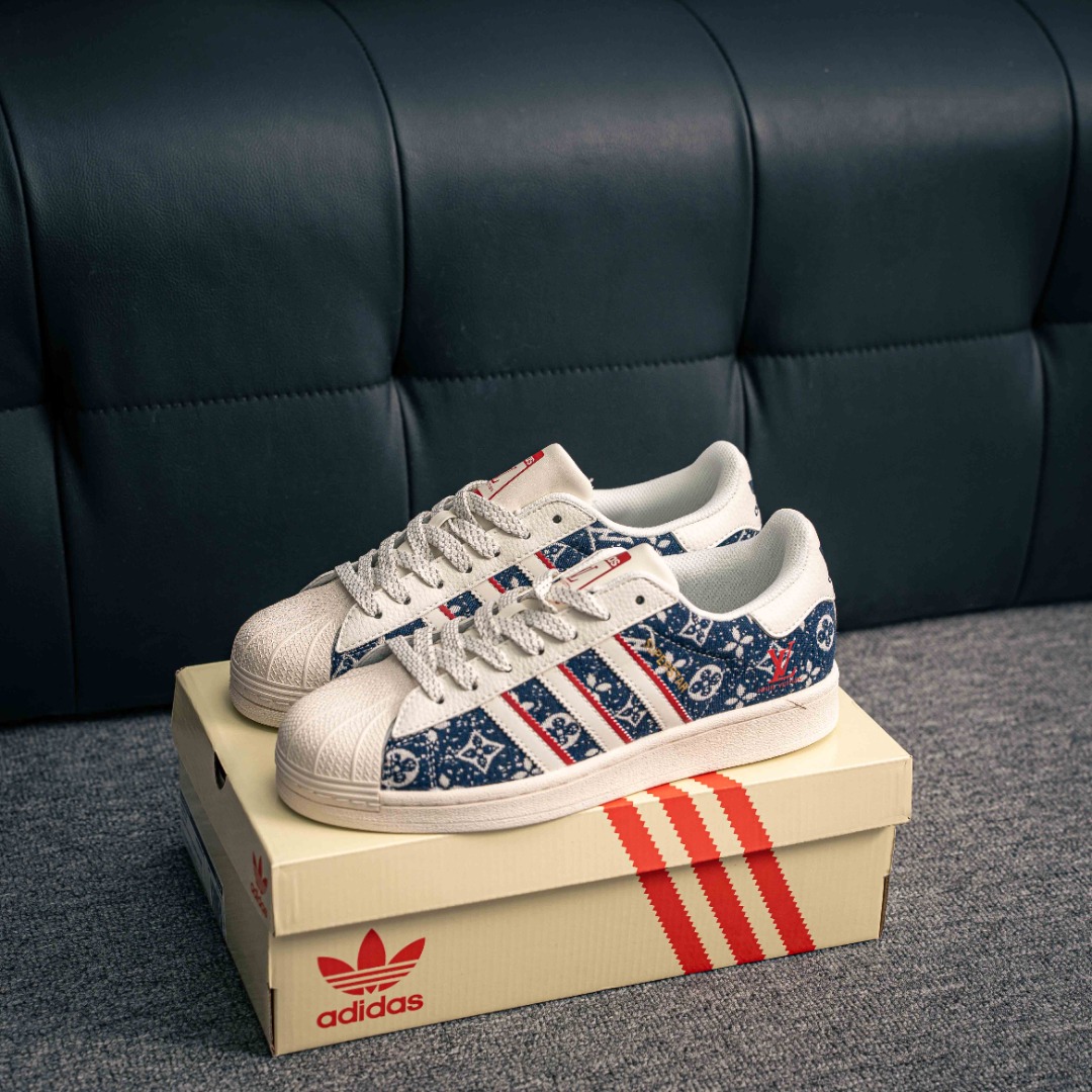 아디다스 쉘헤드 클로버 상품 번호: JY8910