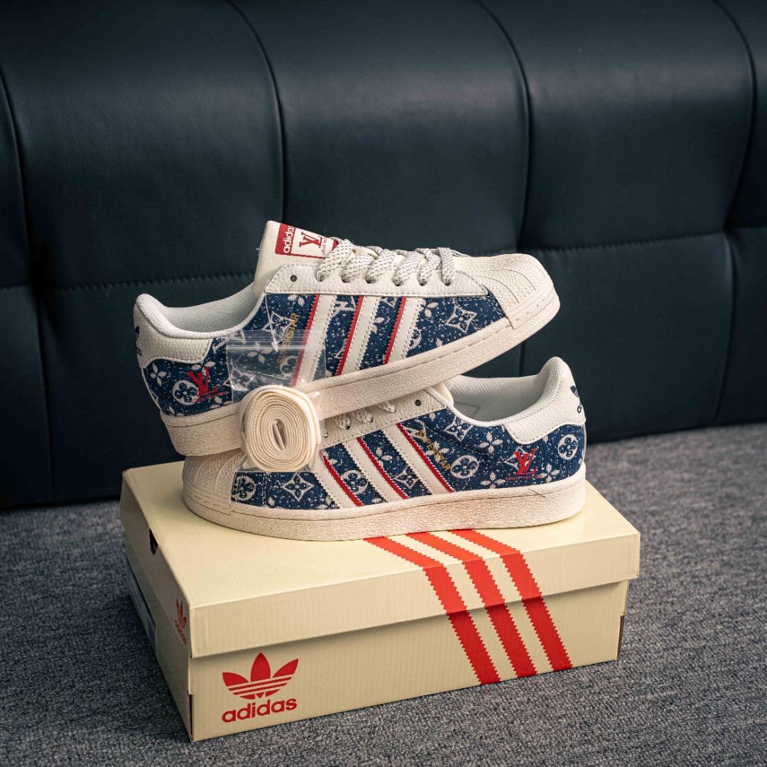 아디다스 쉘헤드 클로버 상품 번호: JY8910