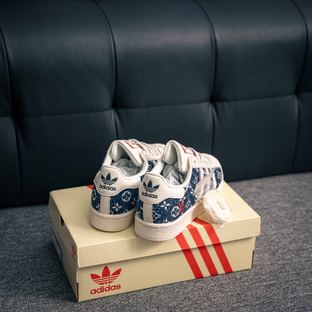 아디다스 쉘헤드 클로버 상품 번호: JY8910