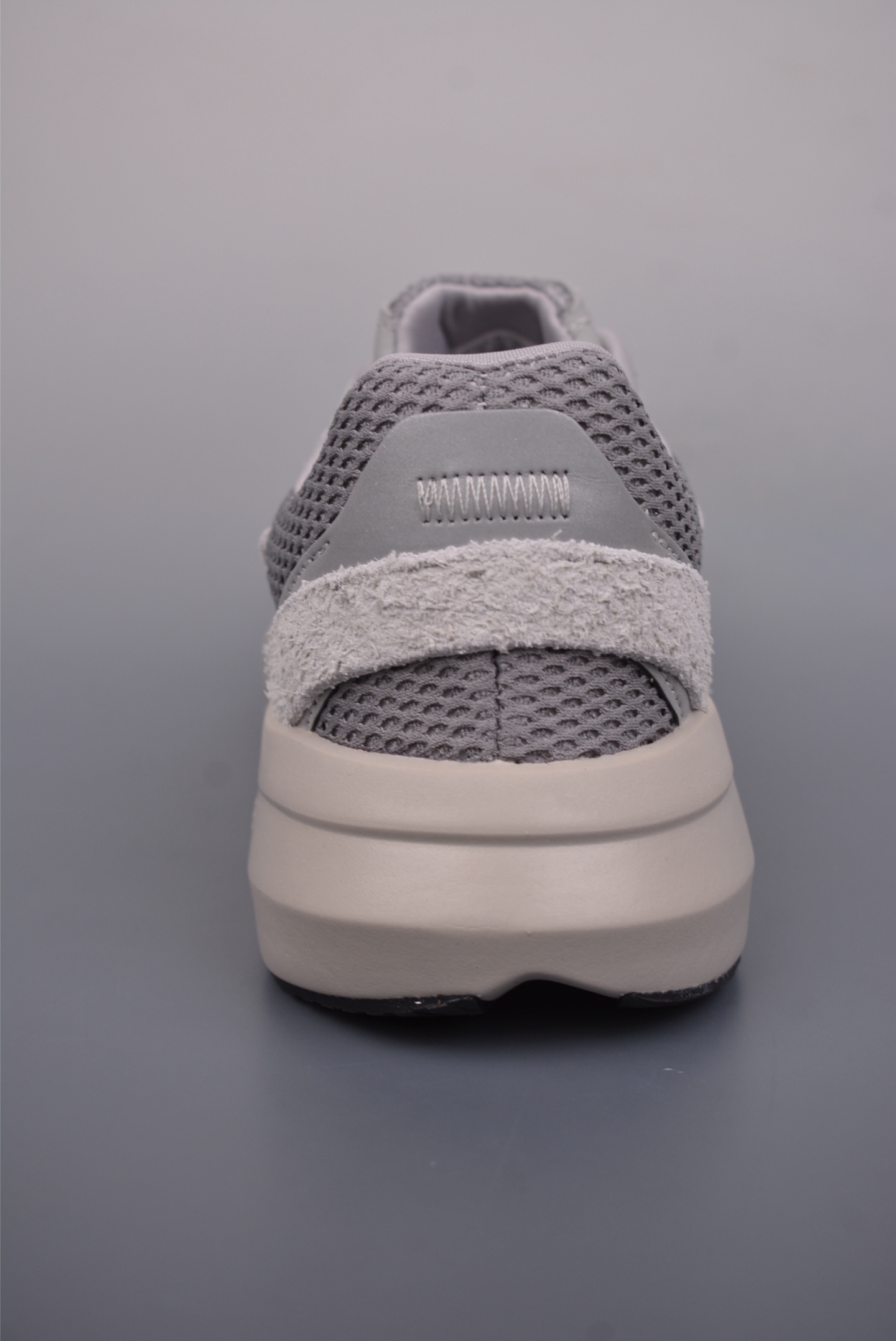 아디다스 라이트블라 상품 번호: JQ9975