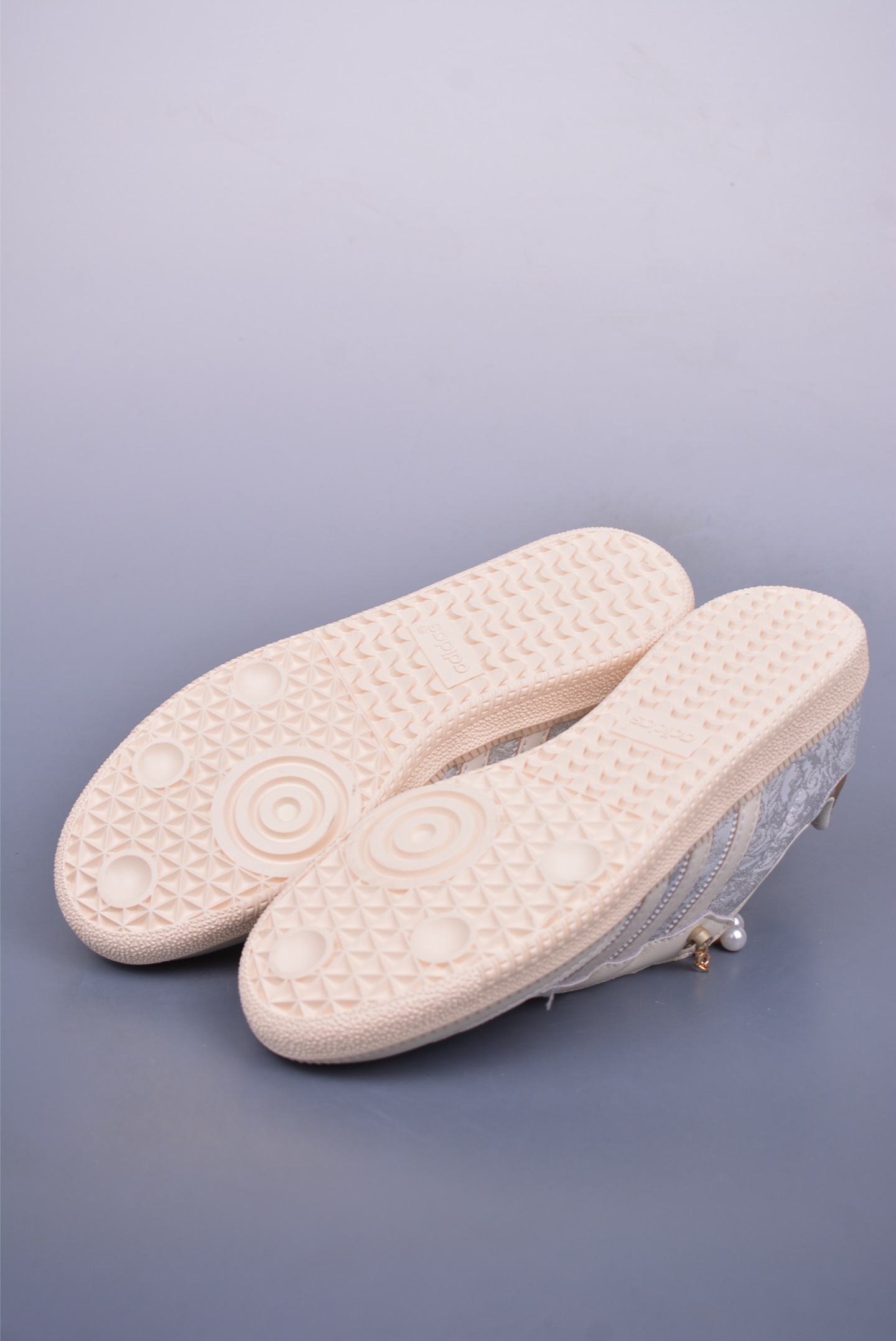 아디다스 클로버 삼바 상품 번호: JQ2616