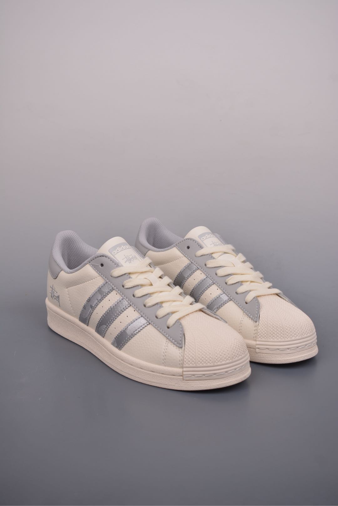 아디다스 오리지널 상품 번호: BZ2503