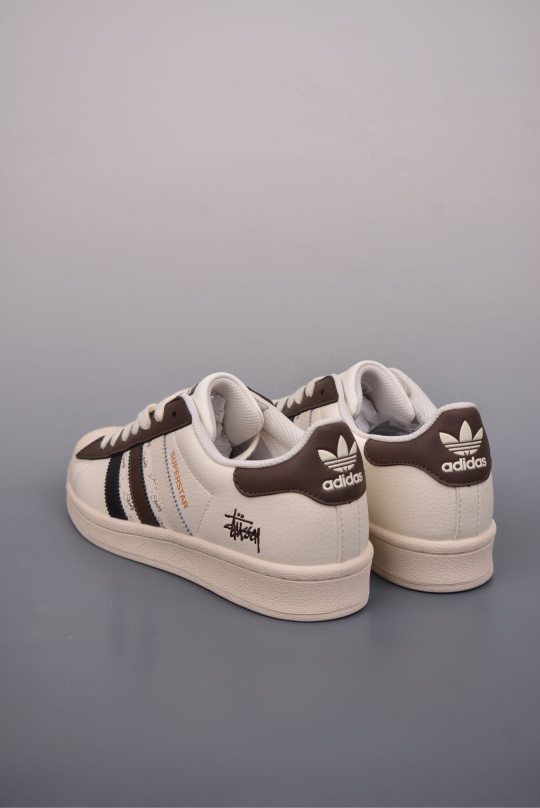 아디다스 오리지널 상품 번호: BZ2502