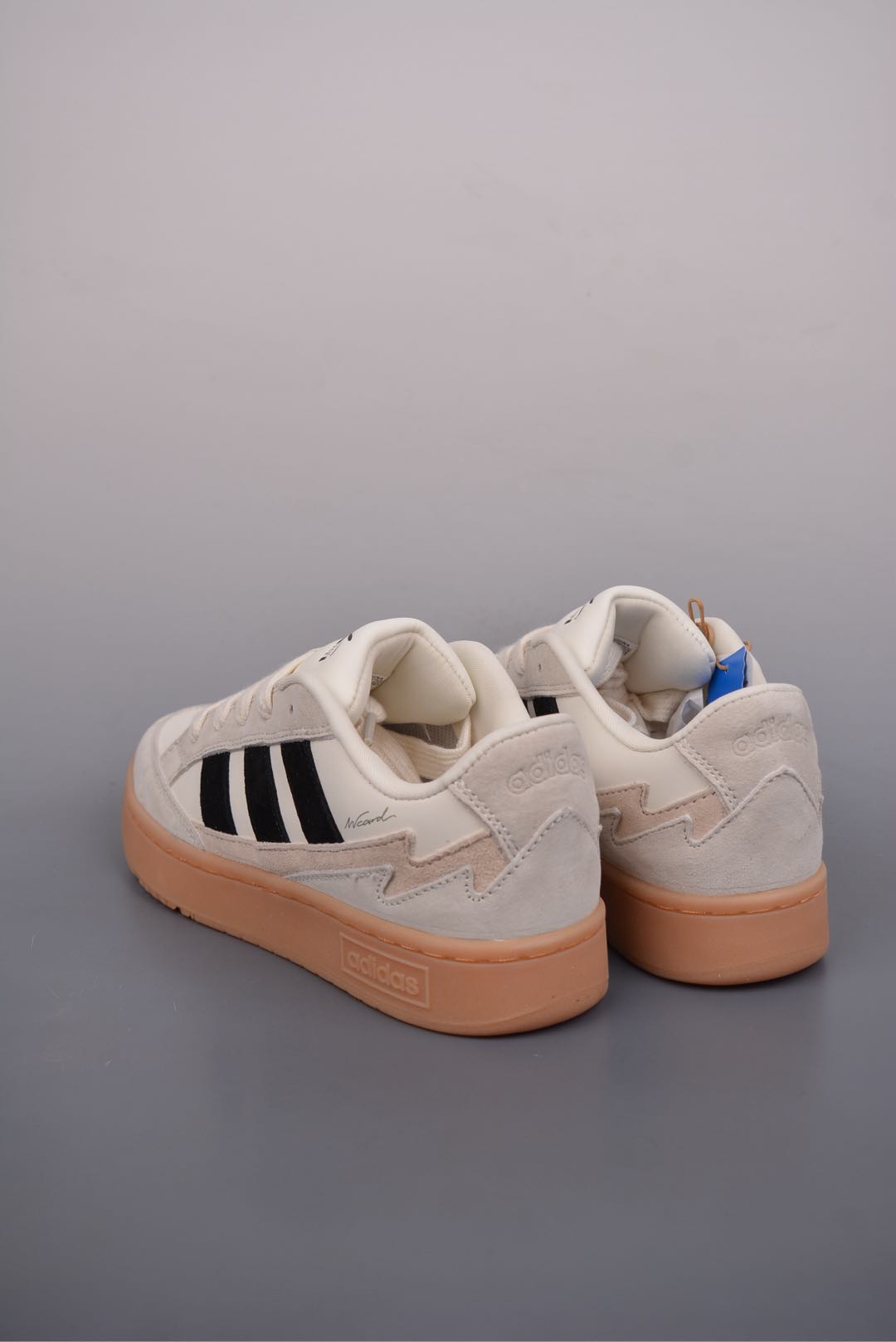 아디다스 오리지널 상품 번호: JR8361