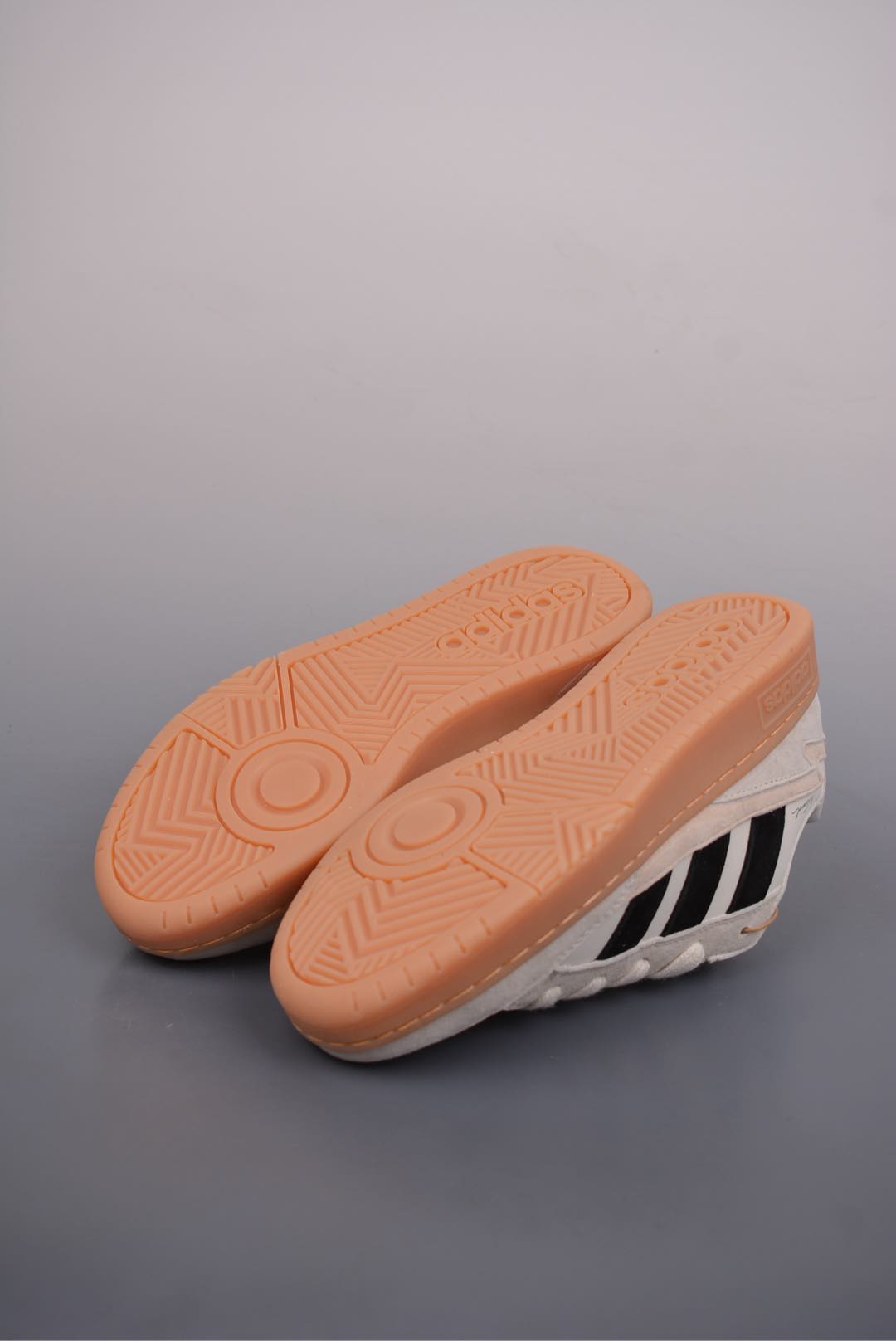 아디다스 오리지널 상품 번호: JR8361