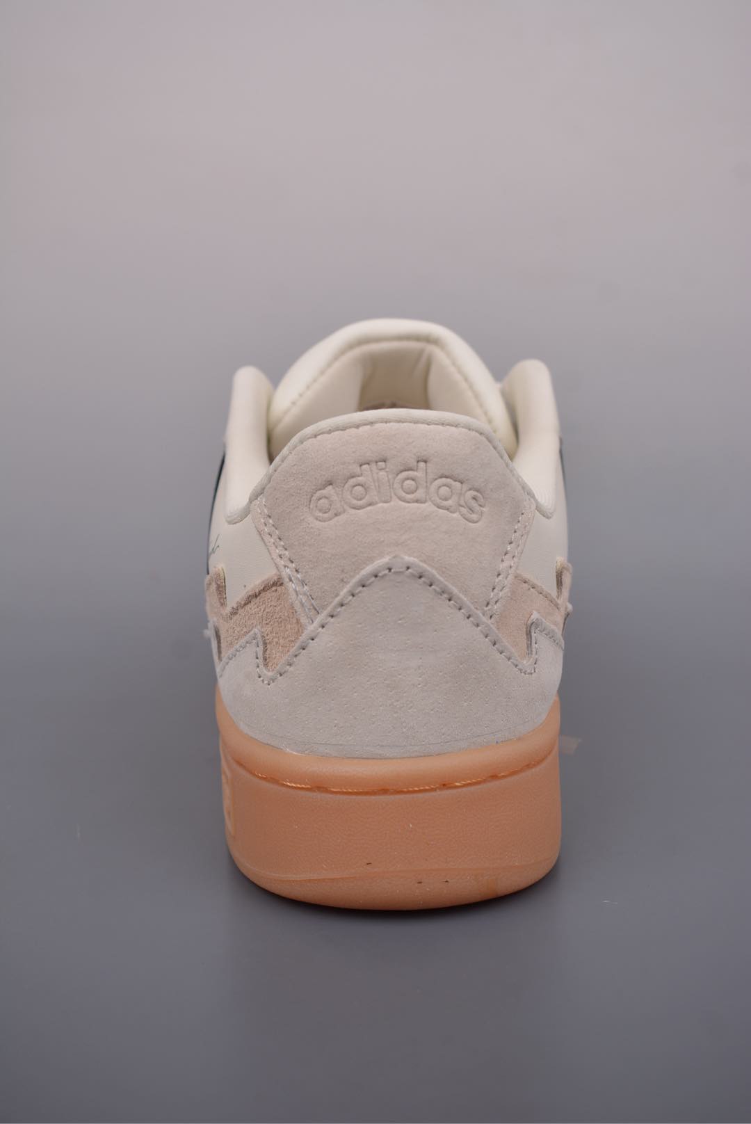 아디다스 오리지널 상품 번호: JR8361