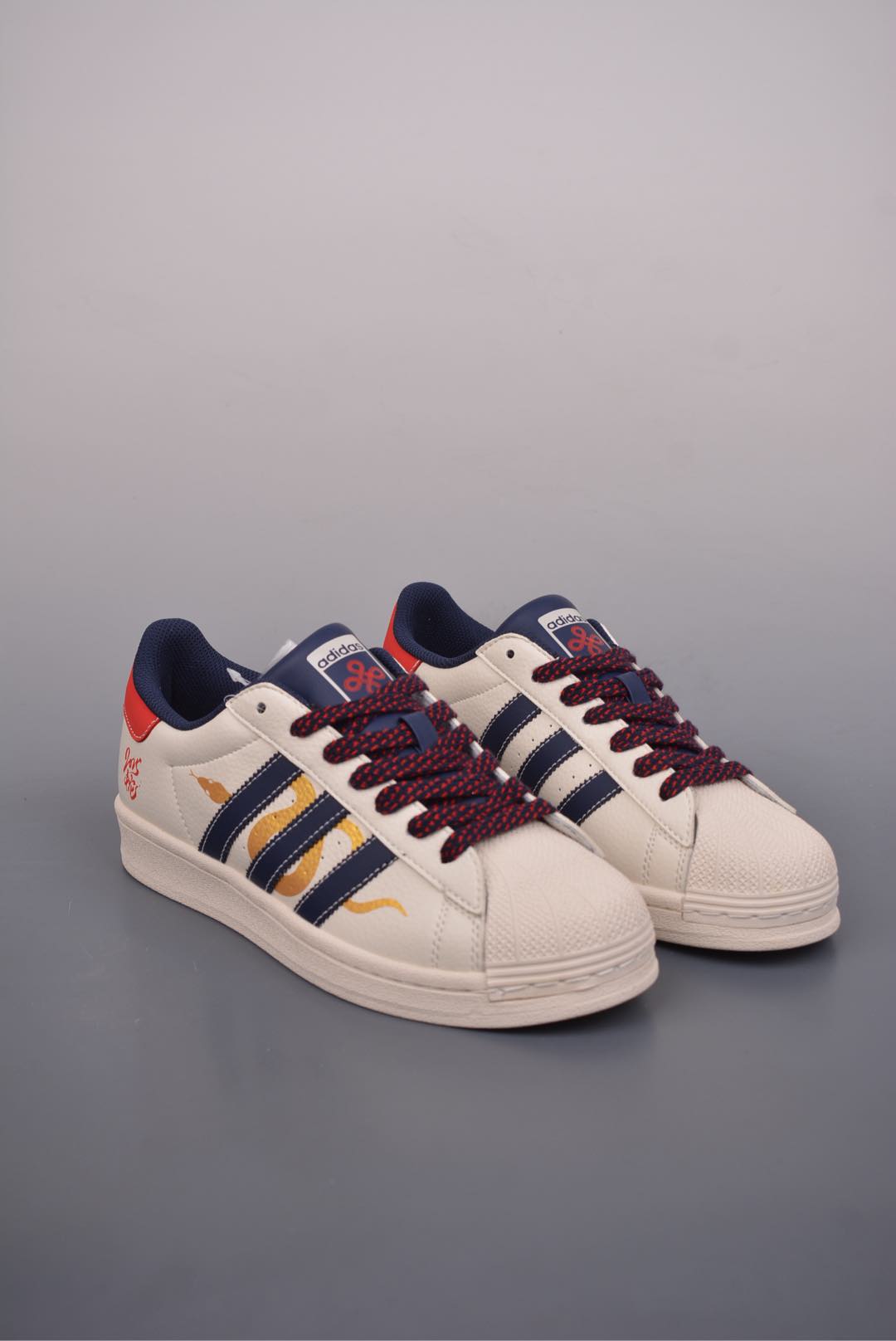 아디다스 오리지널 상품 번호: BZ2516