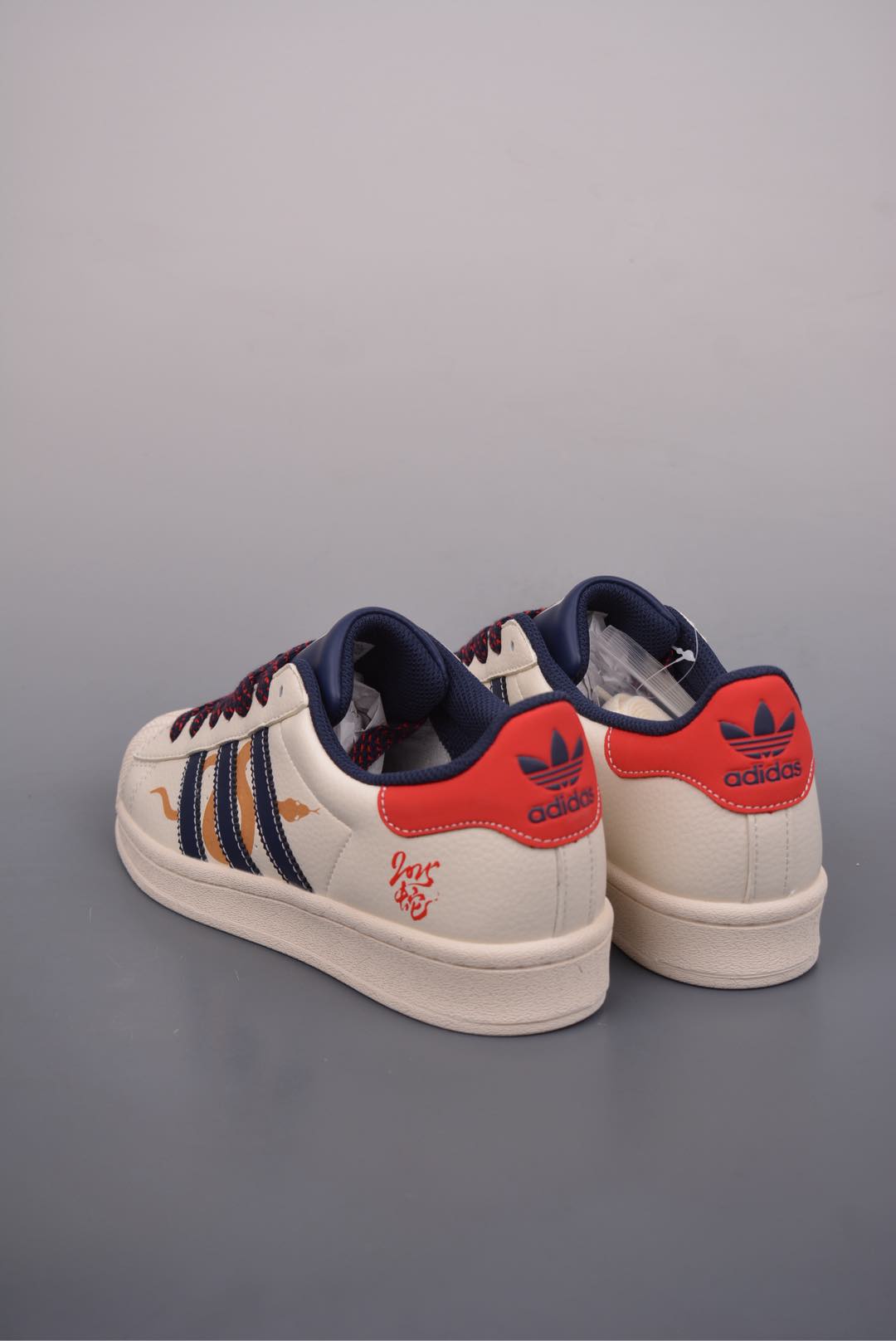 아디다스 오리지널 상품 번호: BZ2516