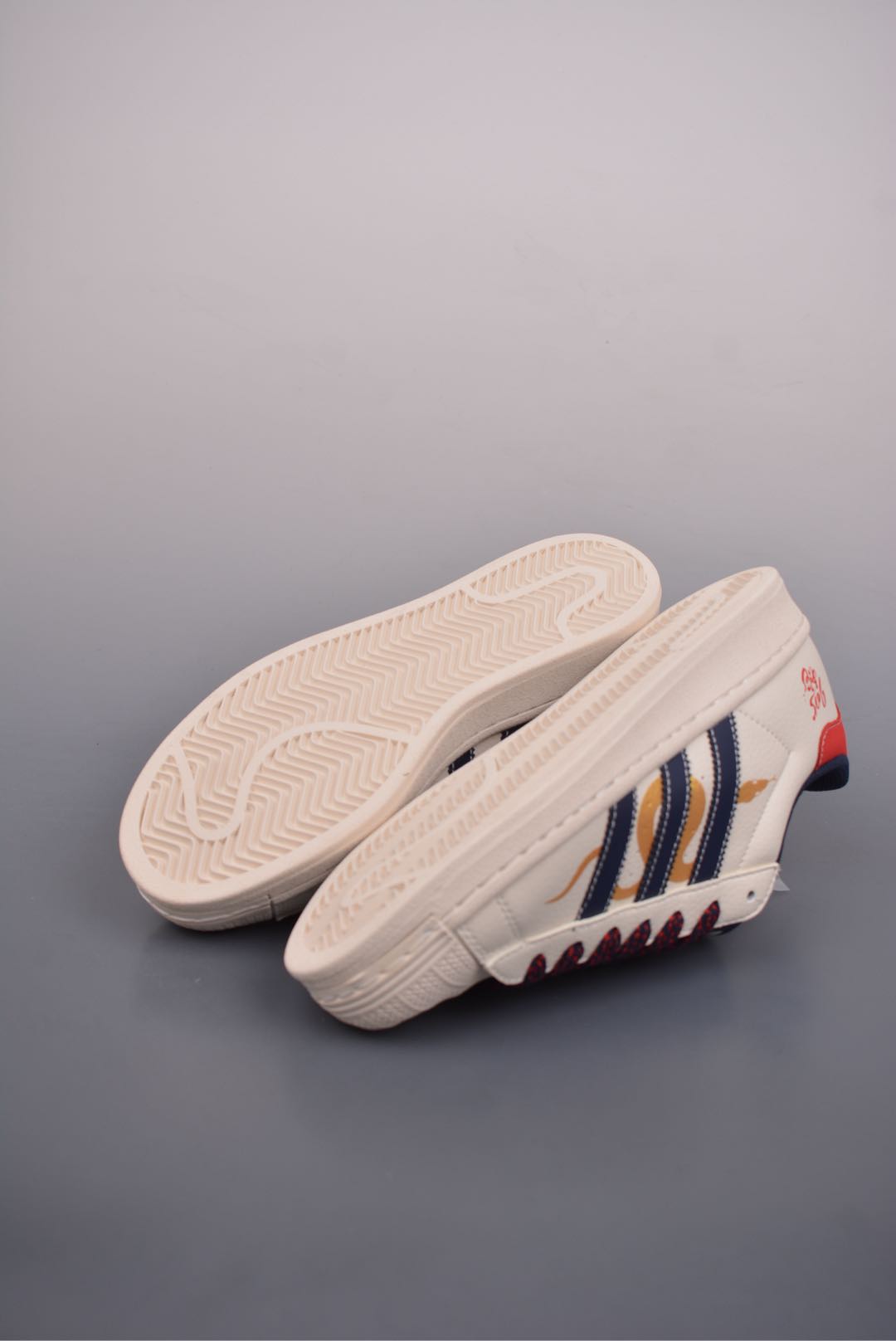 아디다스 오리지널 상품 번호: BZ2516