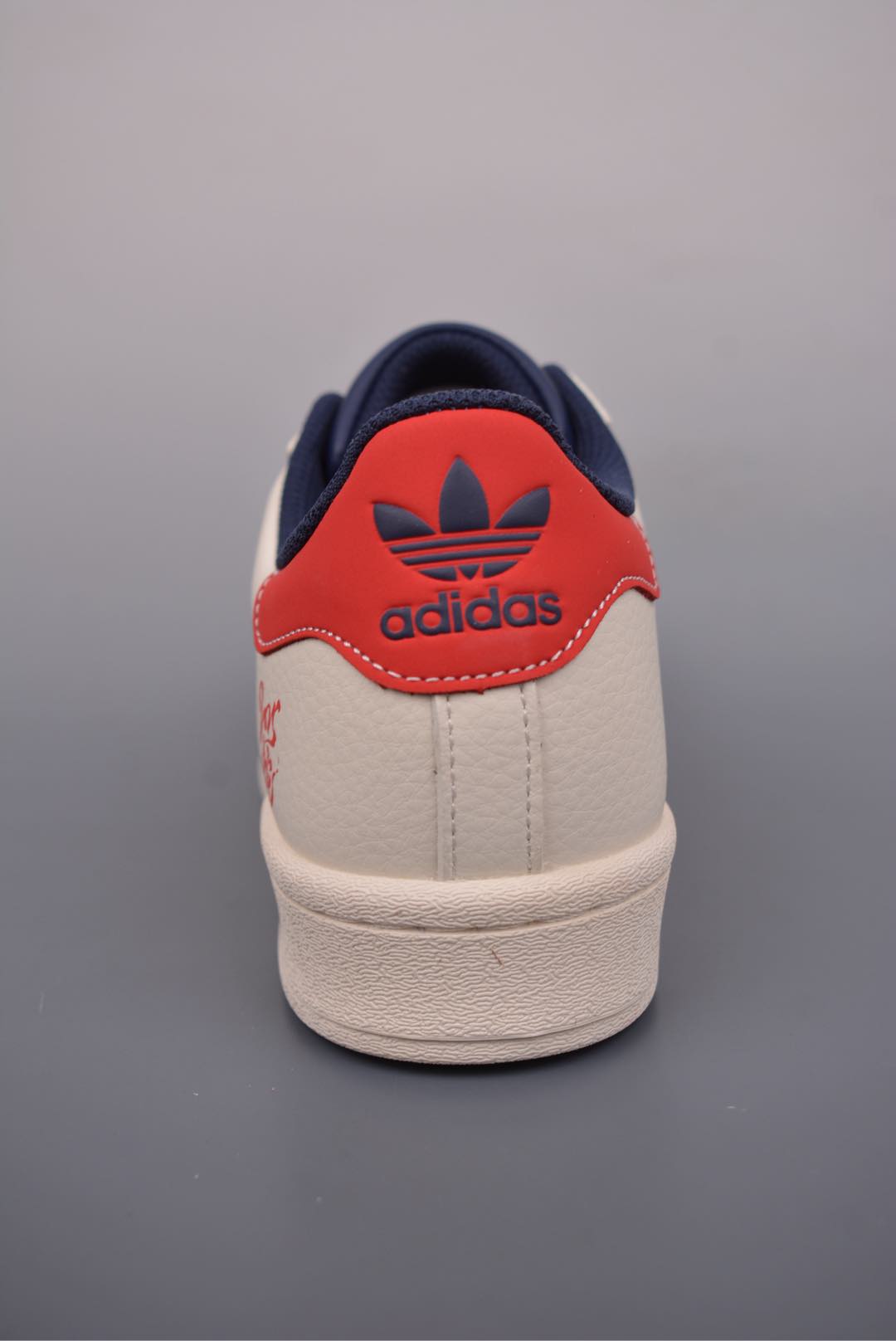 아디다스 오리지널 상품 번호: BZ2516