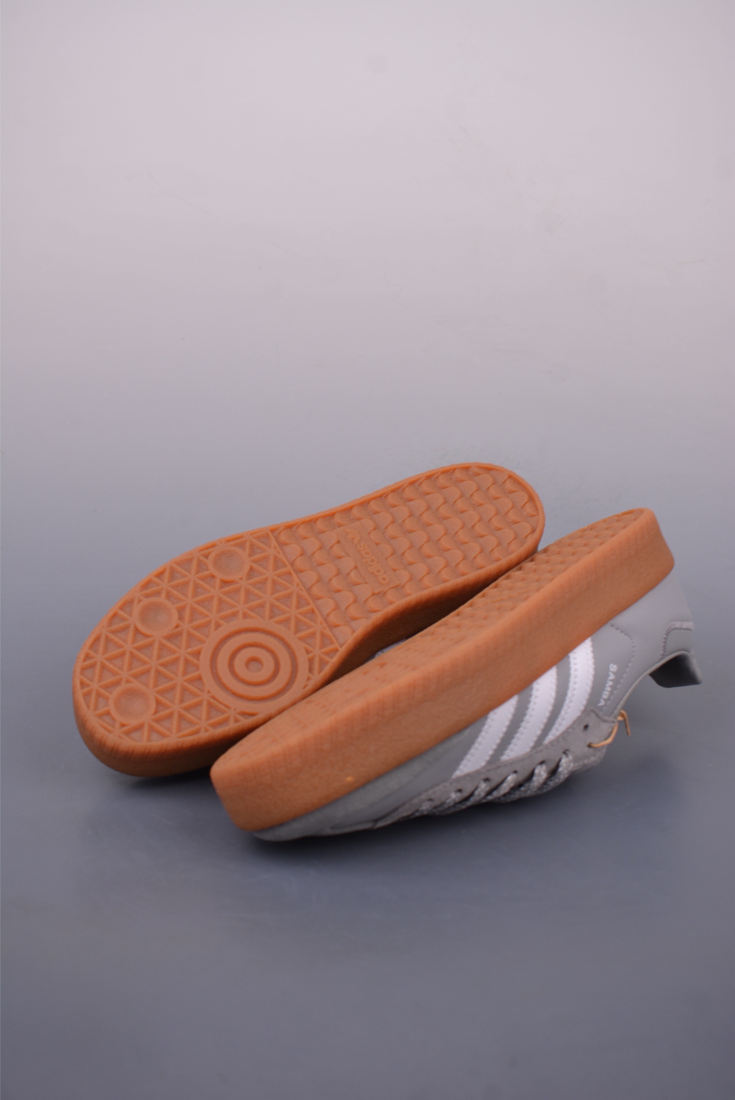 아디다스 클로버 삼바 상품 번호: IE9108